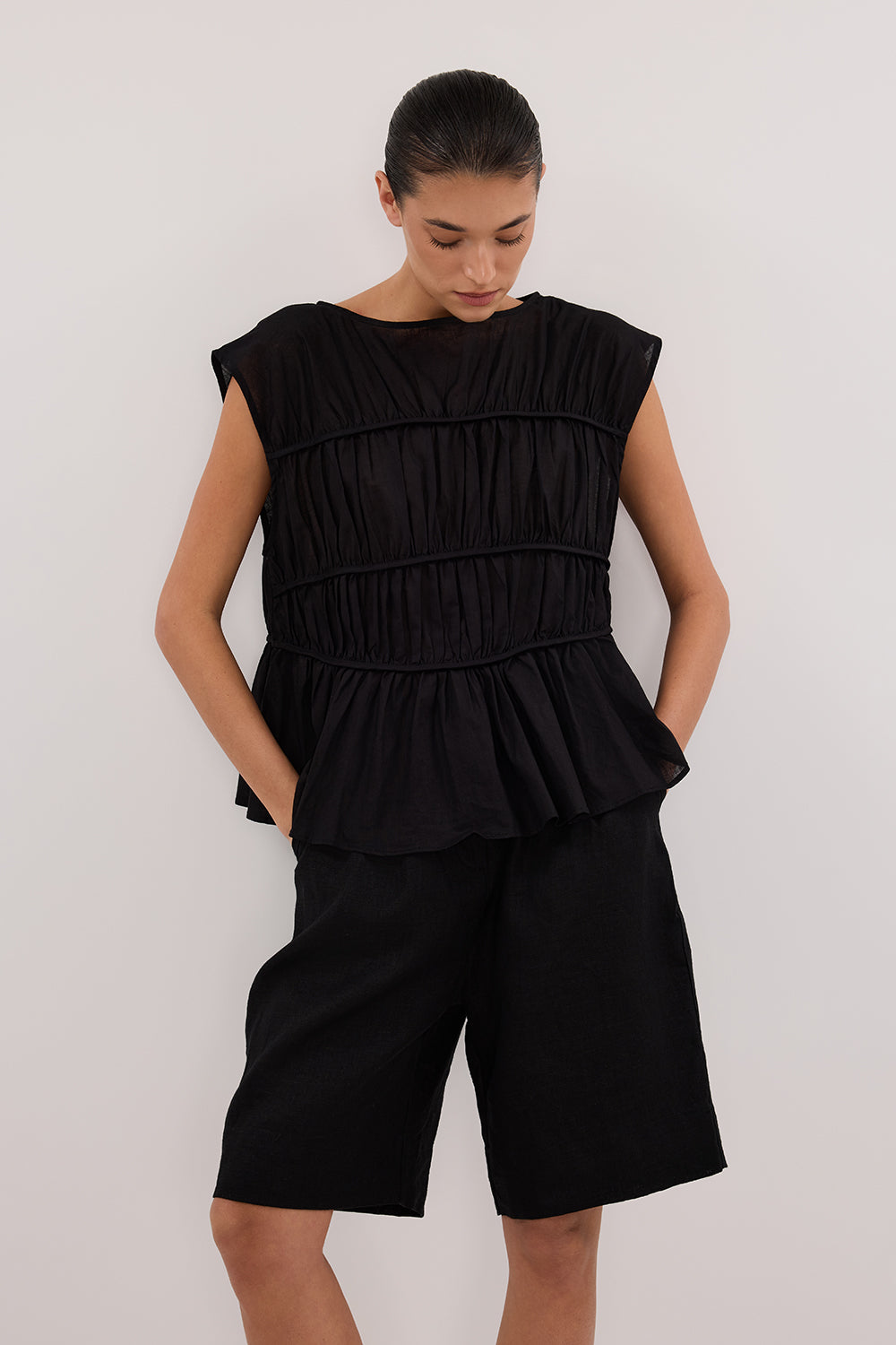 KAYLA BLACK LINEN BERMUDA SHORT Clothing DISSH Boutiques 
