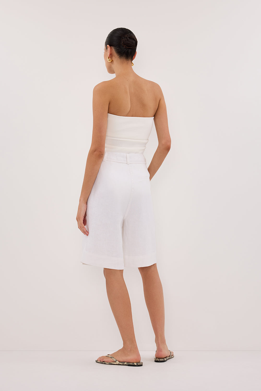 KAYLA WHITE LINEN BERMUDA SHORT Clothing DISSH Boutiques 