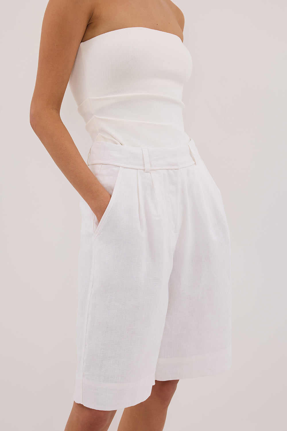 KAYLA WHITE LINEN BERMUDA SHORT Clothing DISSH Boutiques 