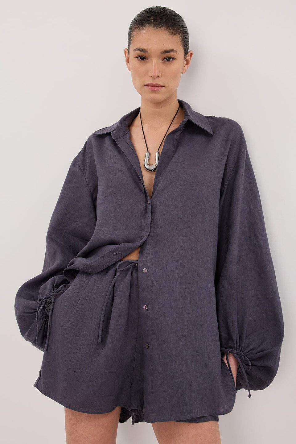 CARLA WASHED INDIGO LINEN SHORT Clothing DISSH Boutiques 