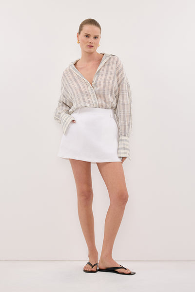 Zoe wearing EVIE WHITE LINEN SKORT