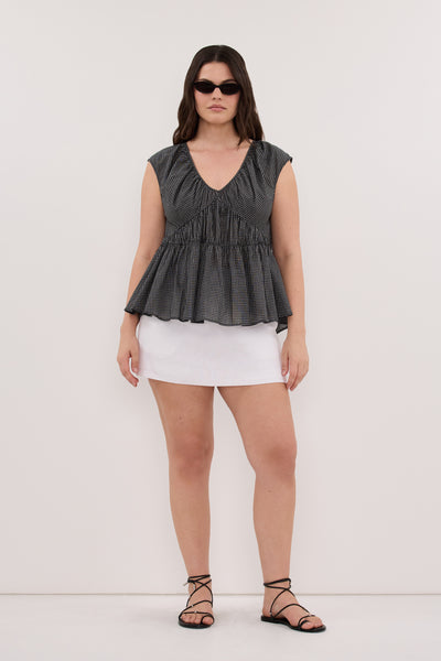 Jasmine wearing EVIE WHITE LINEN SKORT