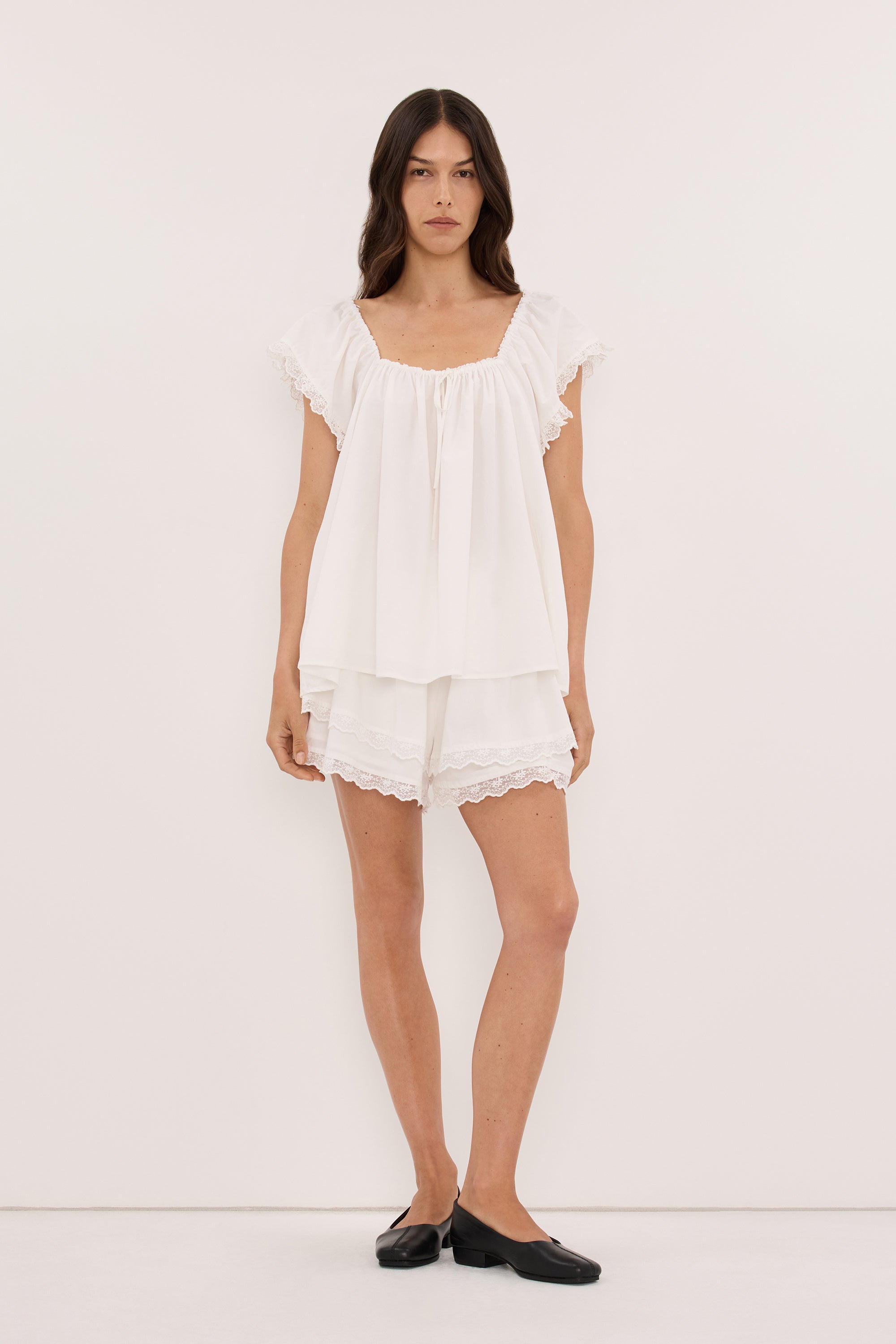 VEDA WHITE LACE SHORT