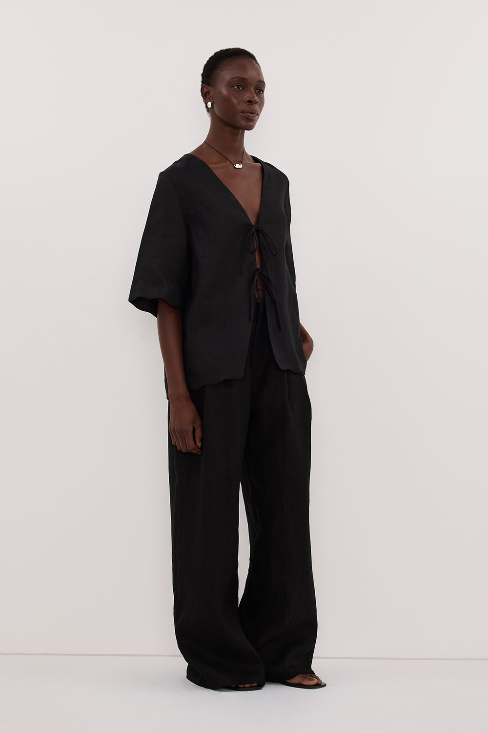 HOLDEN BLACK LINEN PANT Clothing DISSH Boutiques 