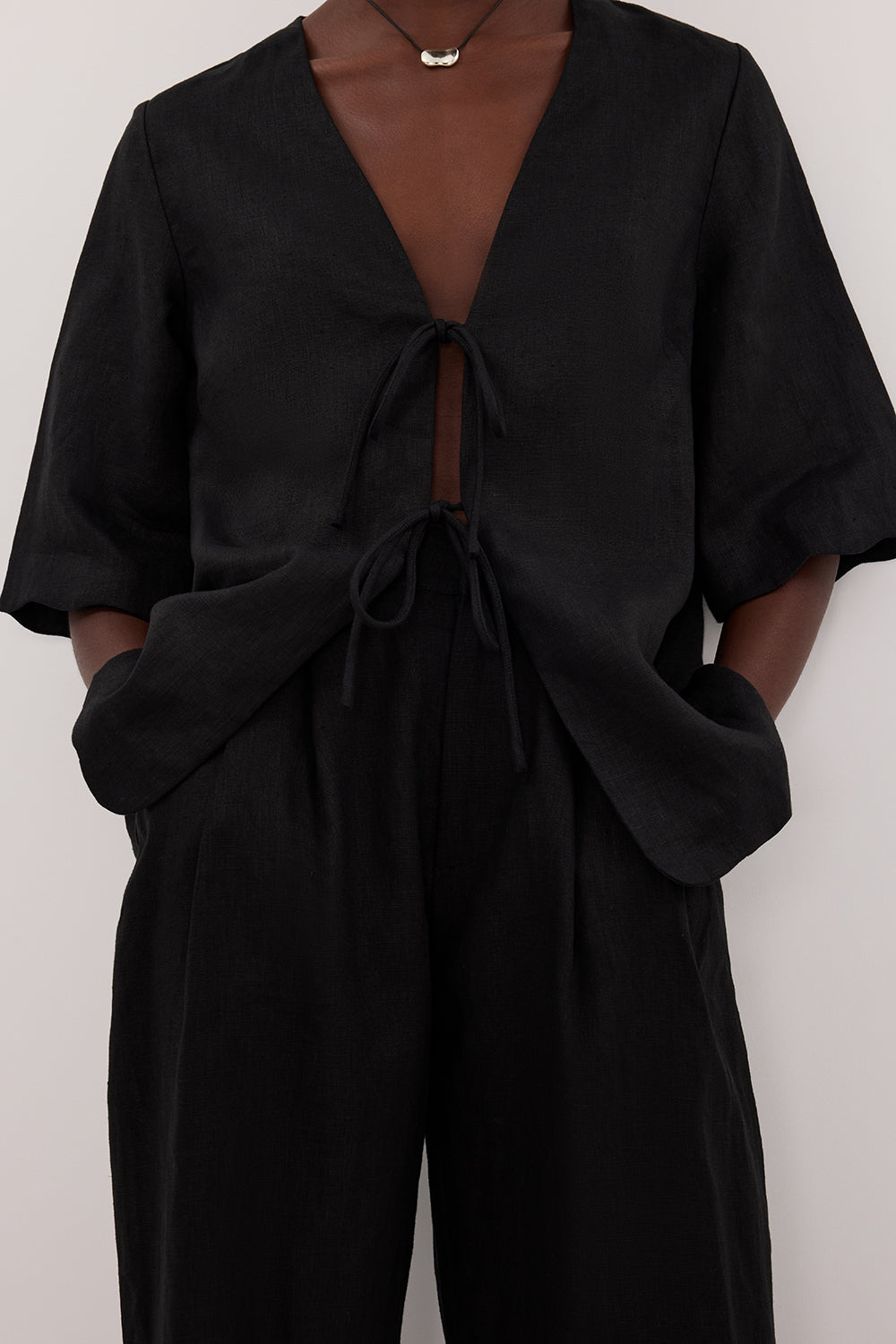 HOLDEN BLACK LINEN PANT Clothing DISSH Boutiques 