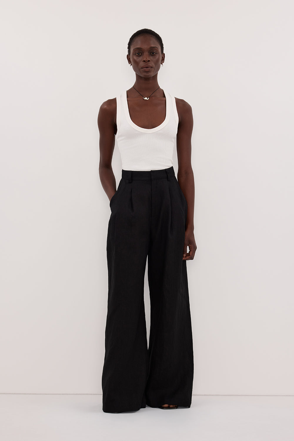 HOLDEN BLACK LINEN PANT Clothing DISSH Boutiques 