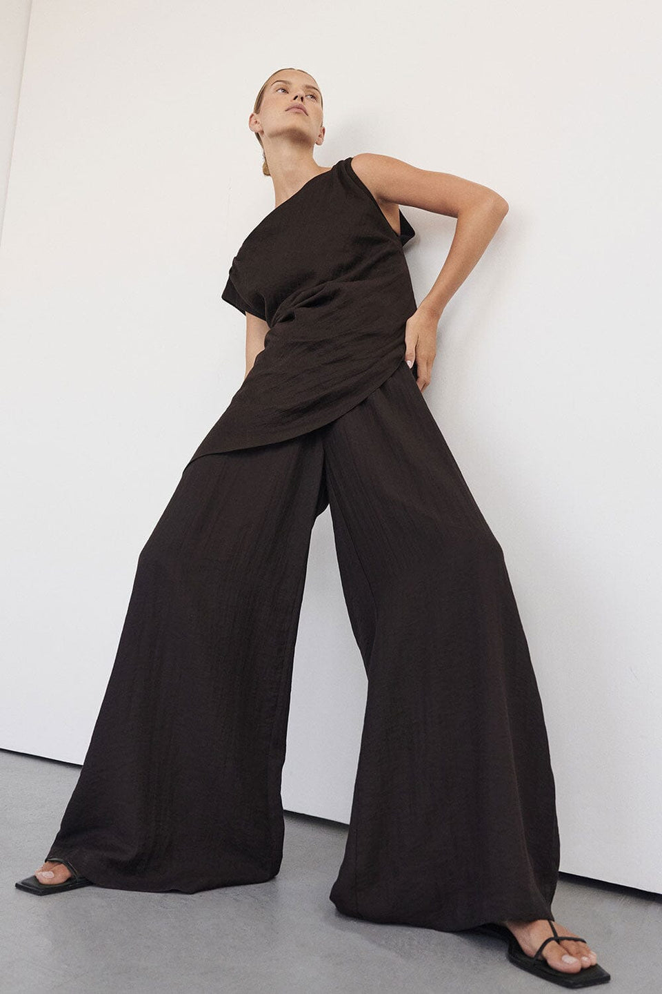 SHYLA BITTER CHOC WIDE LEG PANT Clothing DISSH Boutiques 6 BITTER CHOCOLATE 