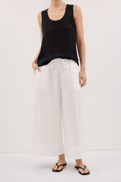 Zoe wearing OLIVRA WHITE COTTON CROPPED PANT