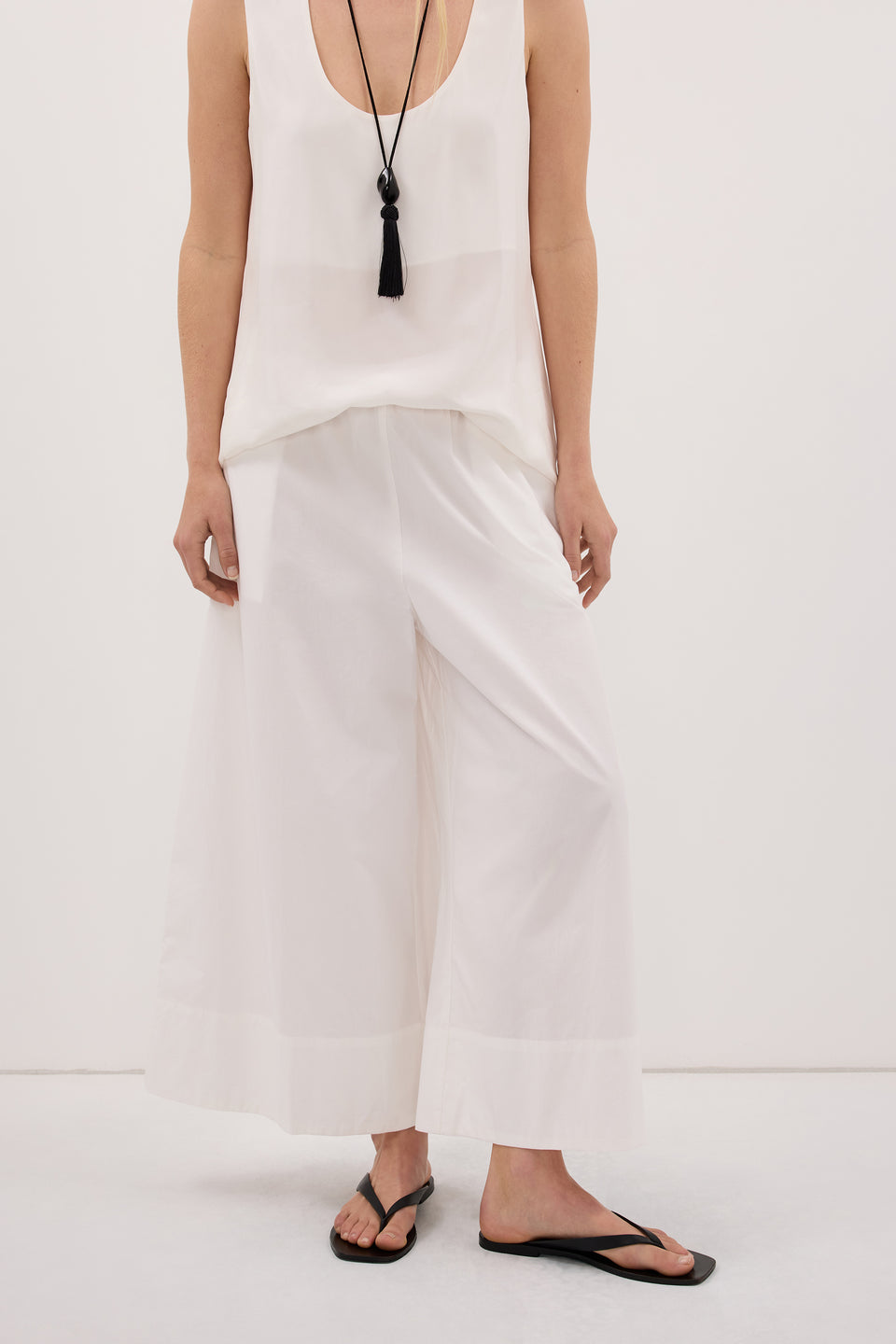 OLIVRA WHITE COTTON CROPPED PANT