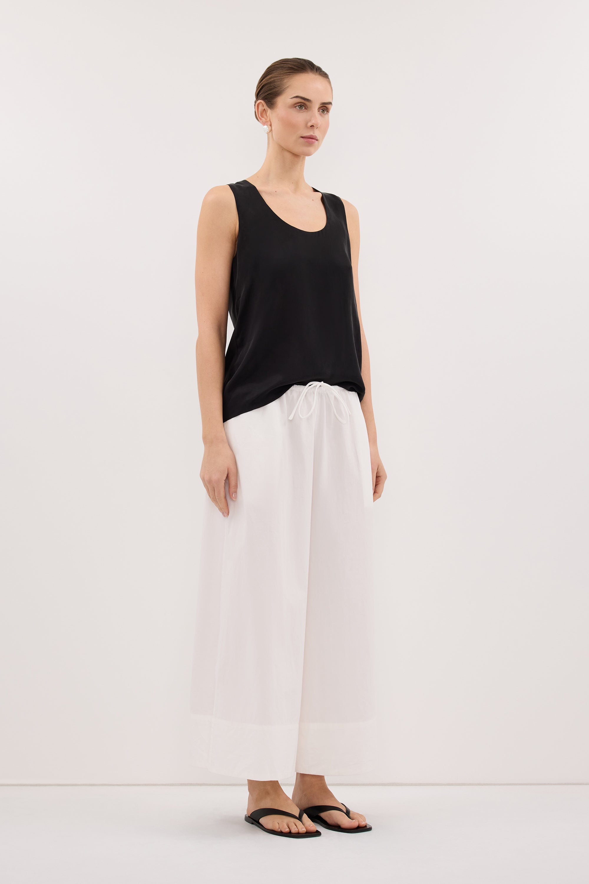 OLIVRA WHITE COTTON CROPPED PANT