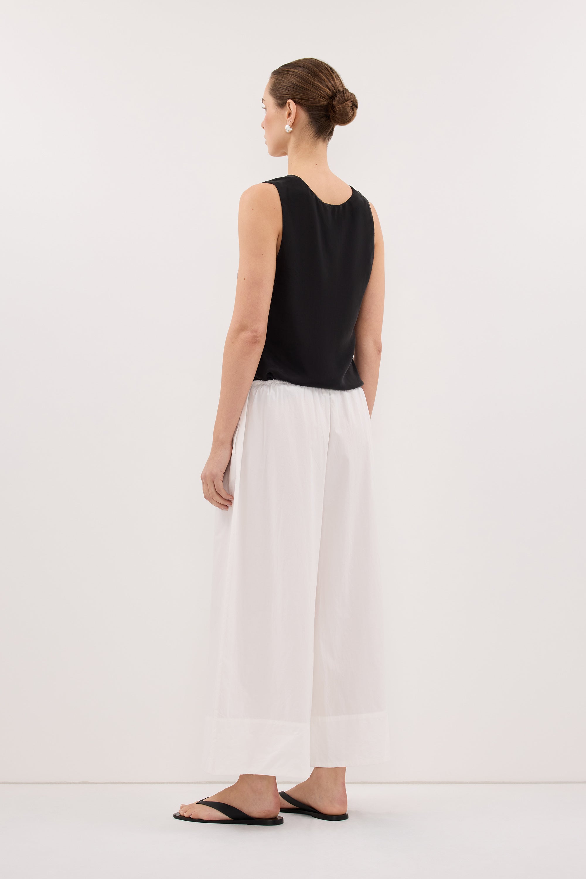 OLIVRA WHITE COTTON CROPPED PANT