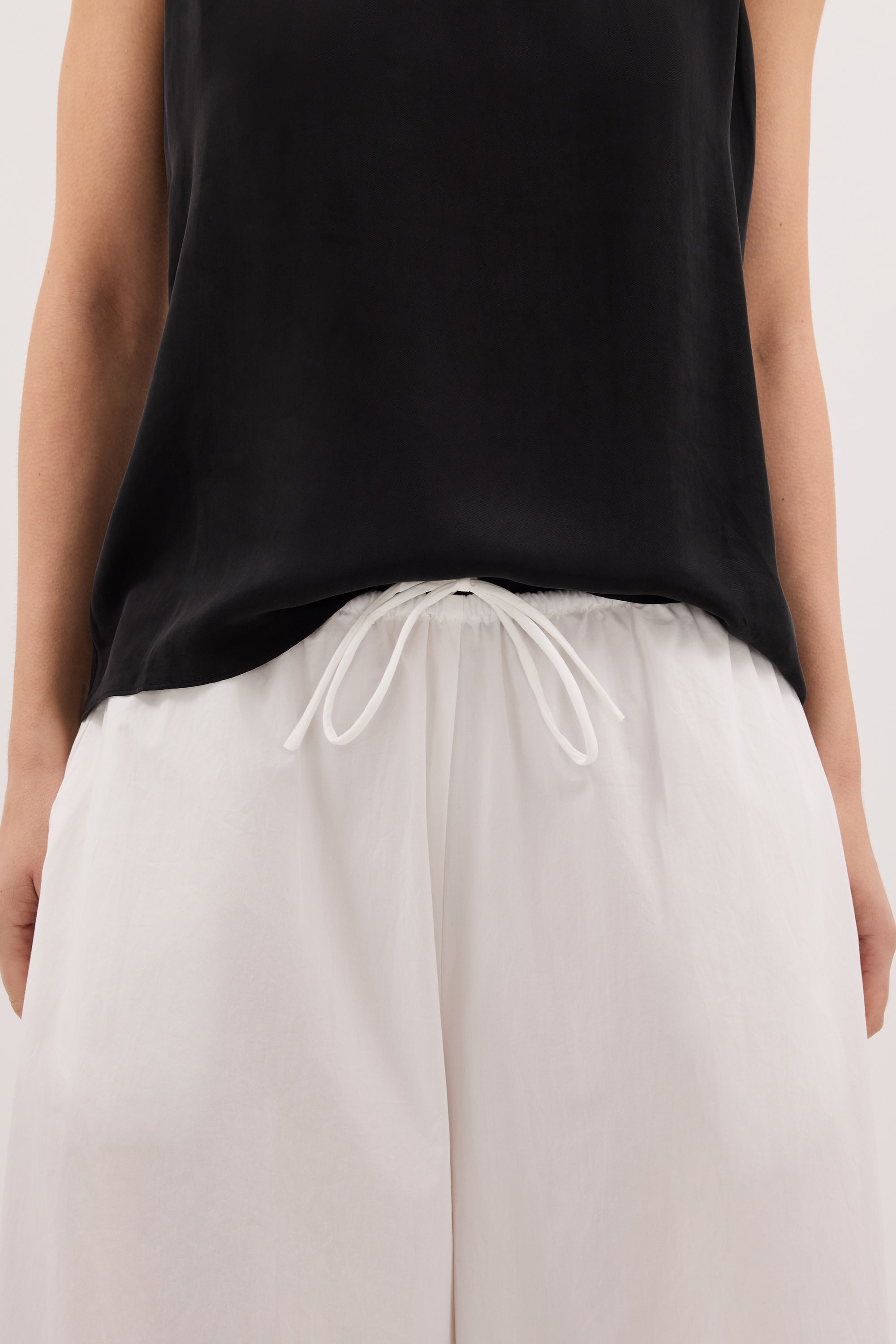 OLIVRA WHITE COTTON CROPPED PANT