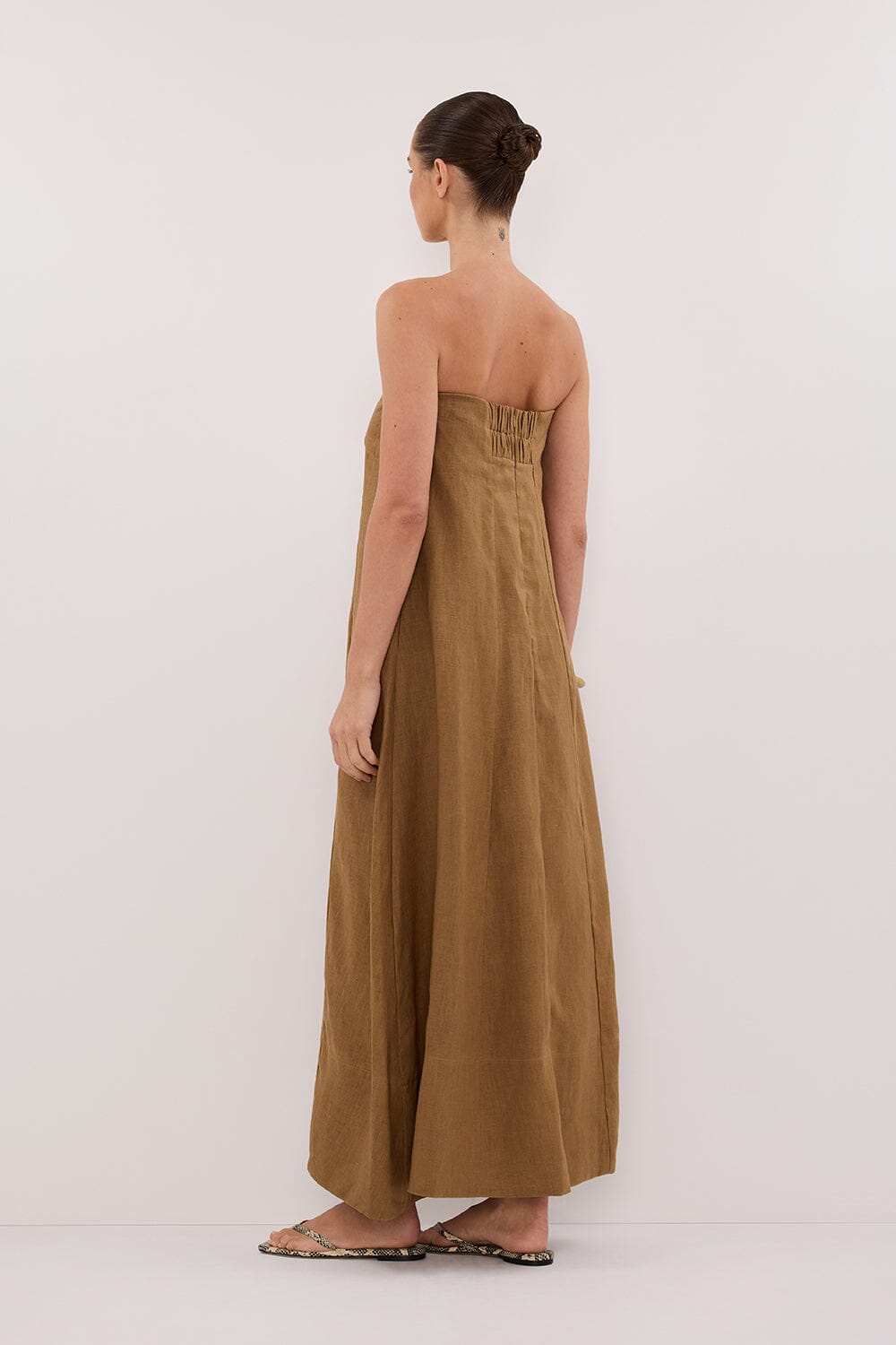 KINSLEY FERN LINEN STRAPLESS MIDI DRESS Clothing DISSH Boutiques 