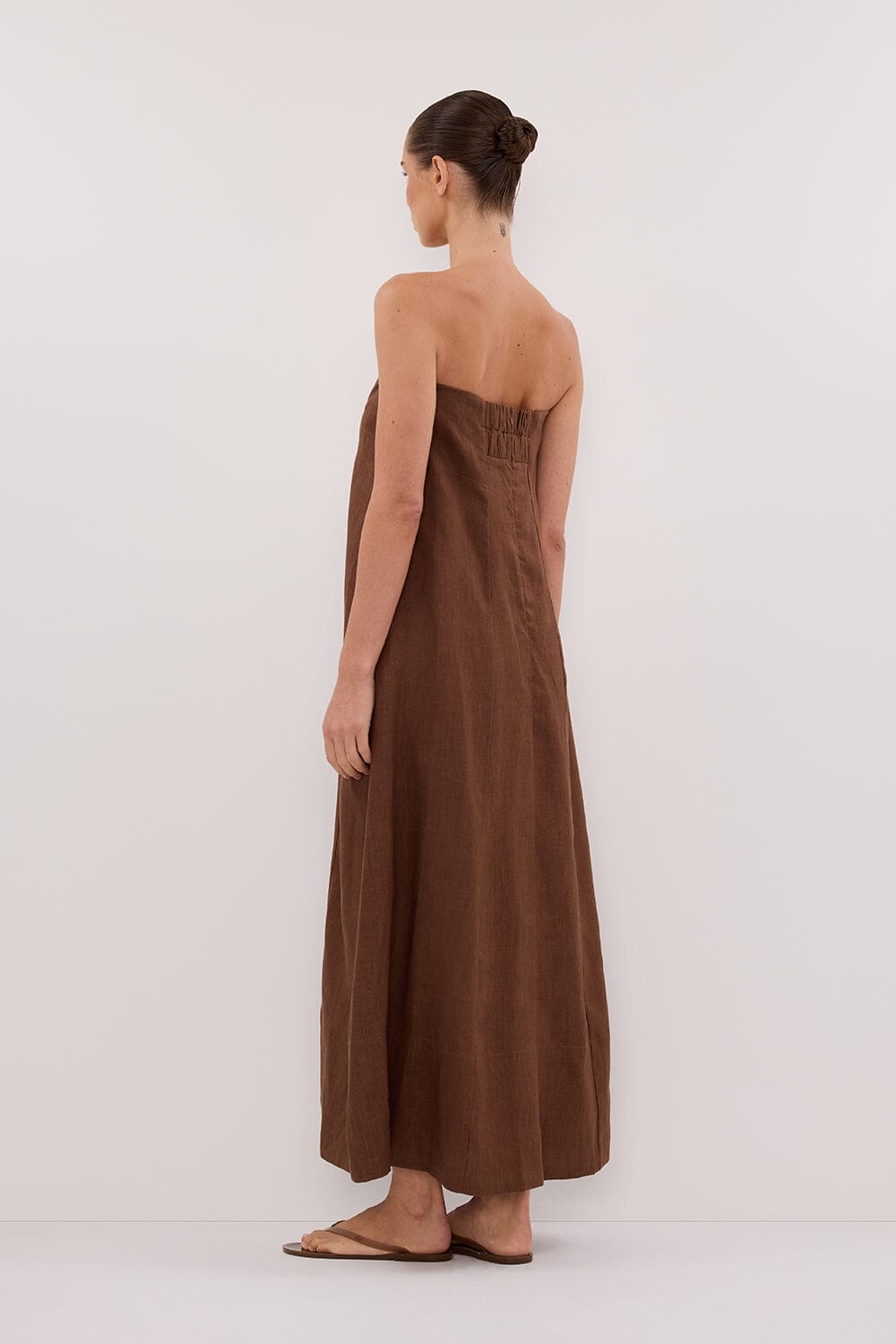 KINSLEY FONDANT LINEN STRAPLESS MIDI DRESS Clothing DISSH Boutiques 