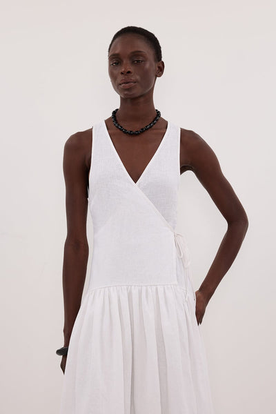 Maguette wearing ILIO WHITE SLEEVELESS LINEN WRAP MIDI DRESS