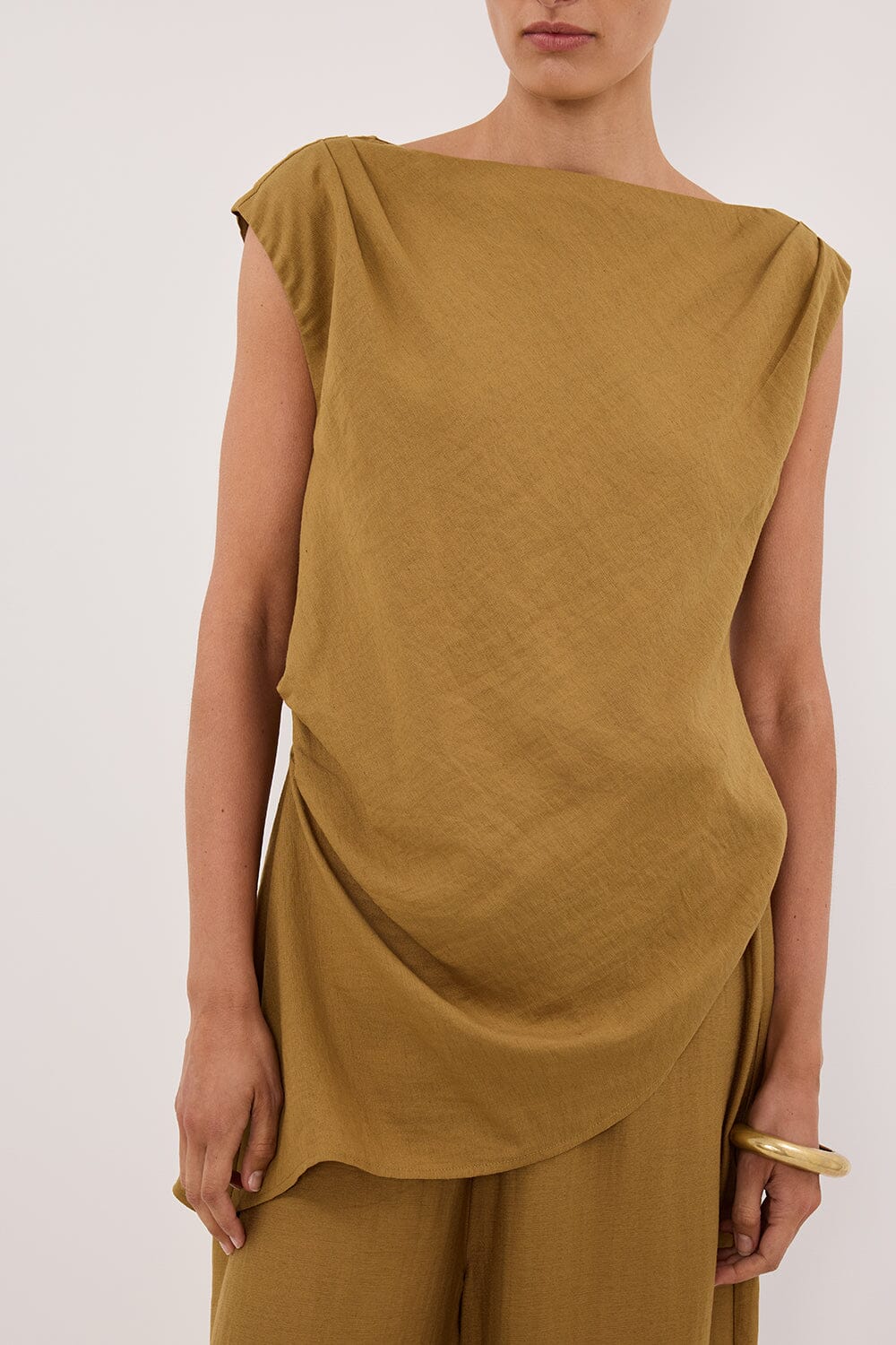 SHYLA FERN ASYMMETRICAL TOP Clothing DISSH Boutiques 