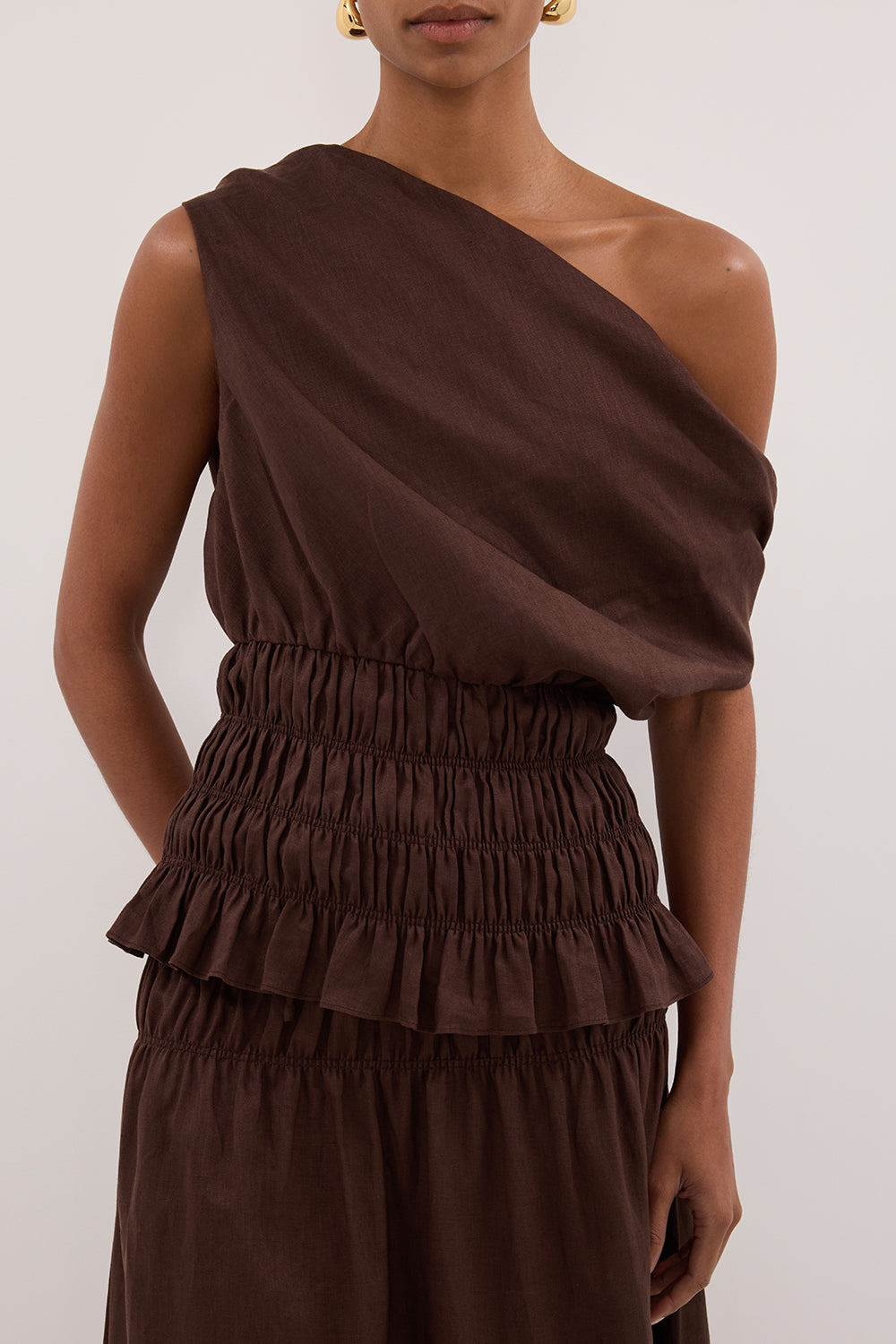 MAIA COCOA SLEEVELESS LINEN SHIRRED TOP Clothing DISSH Boutiques 
