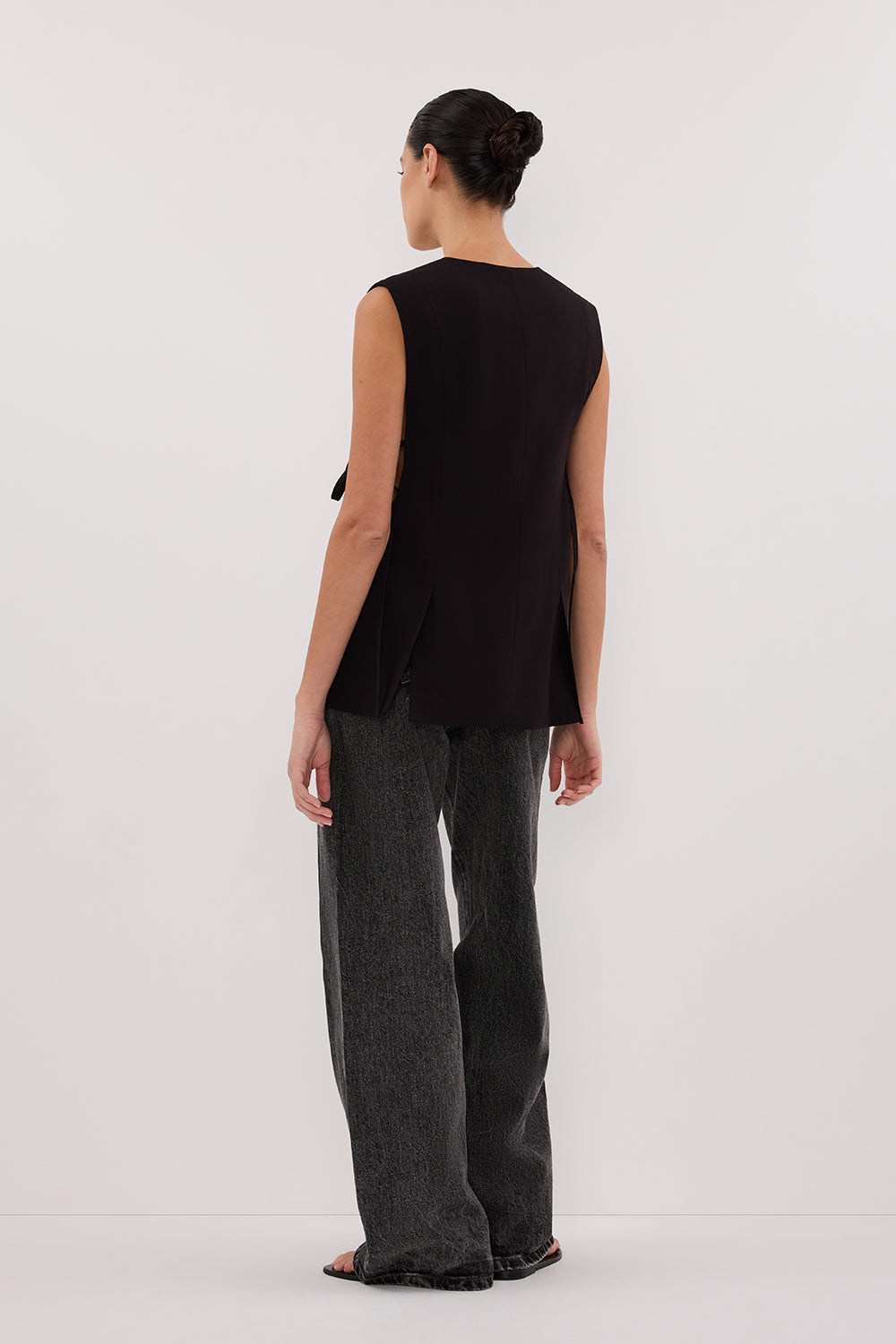 LISE BLACK LOW CUT VEST Clothing DISSH Boutiques 
