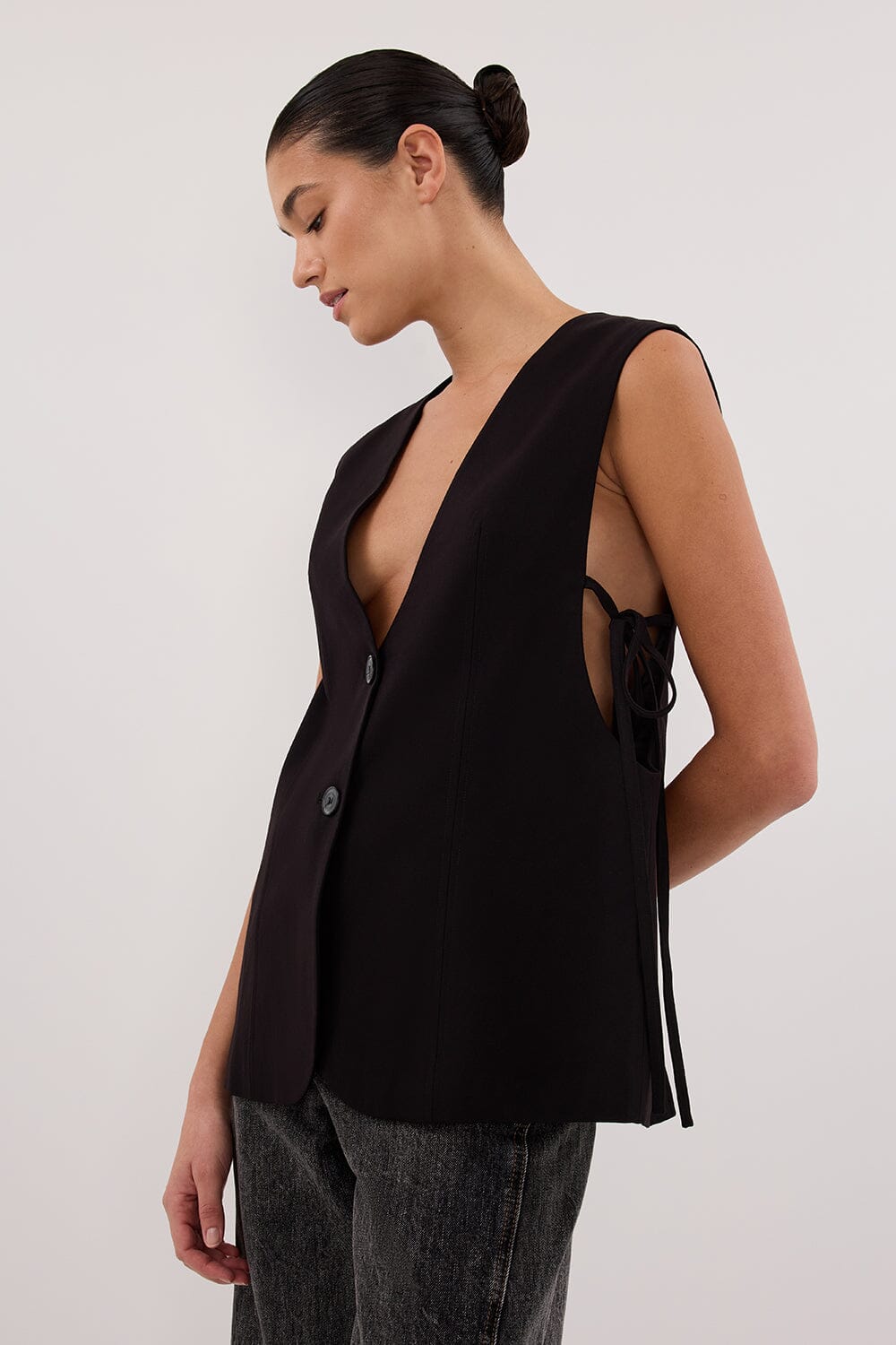LISE BLACK LOW CUT VEST Clothing DISSH Boutiques 