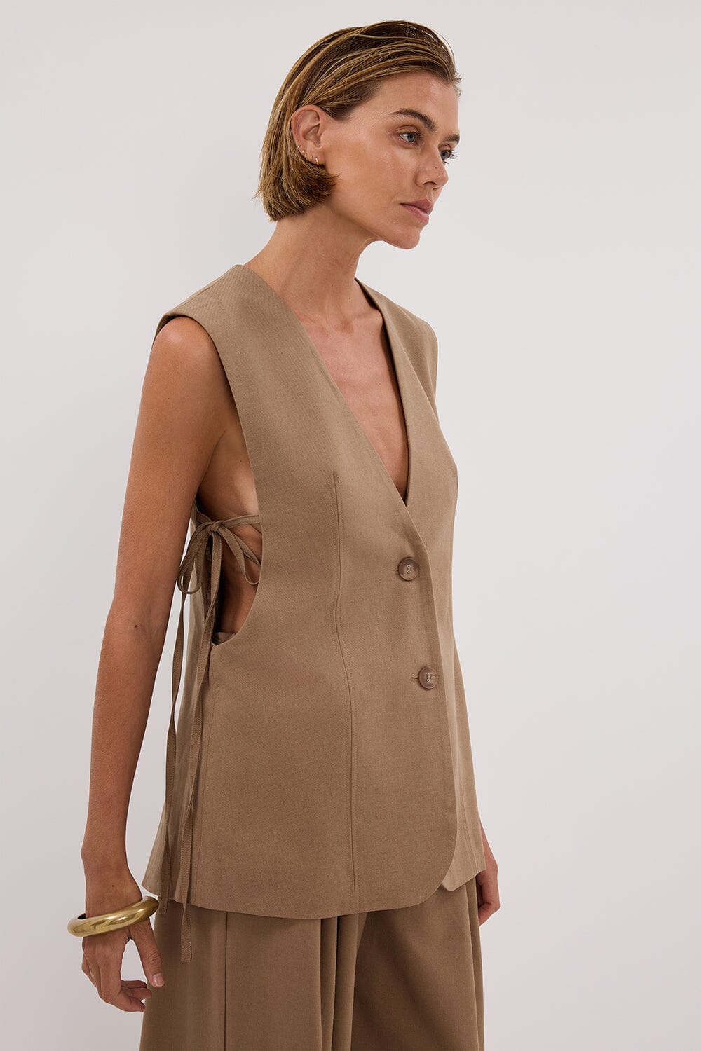 LISE TAN LOW CUT VEST Clothing DISSH Boutiques 