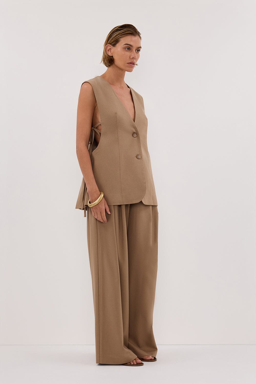 LISE TAN LOW CUT VEST Clothing DISSH Boutiques 