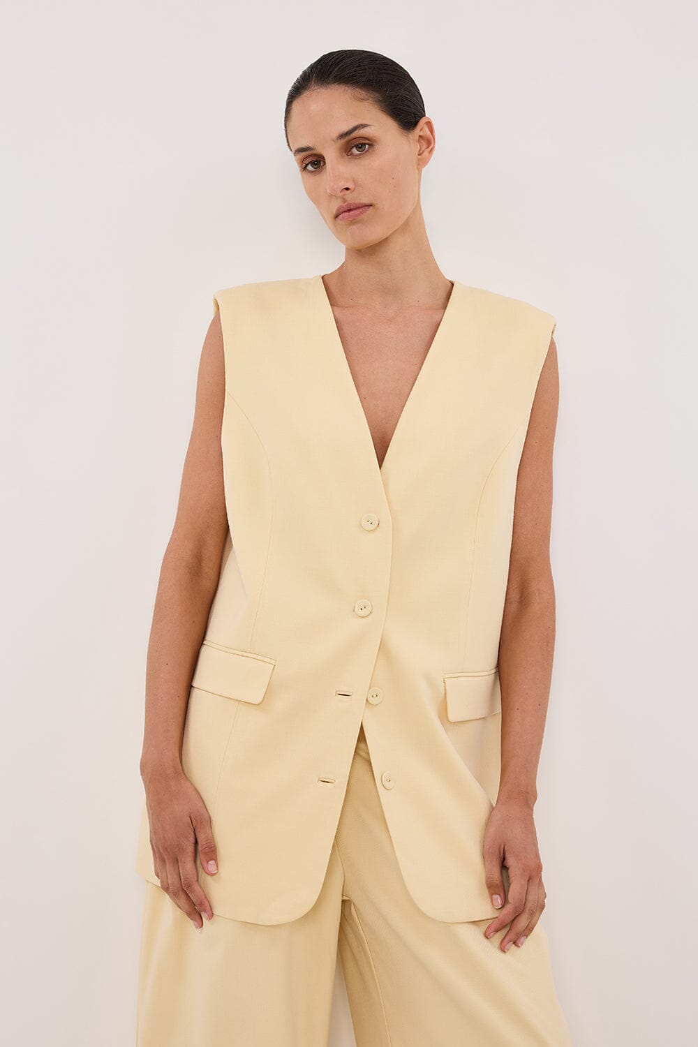 OLIVER DUNE SLEEVELESS VEST Clothing DISSH Boutiques 