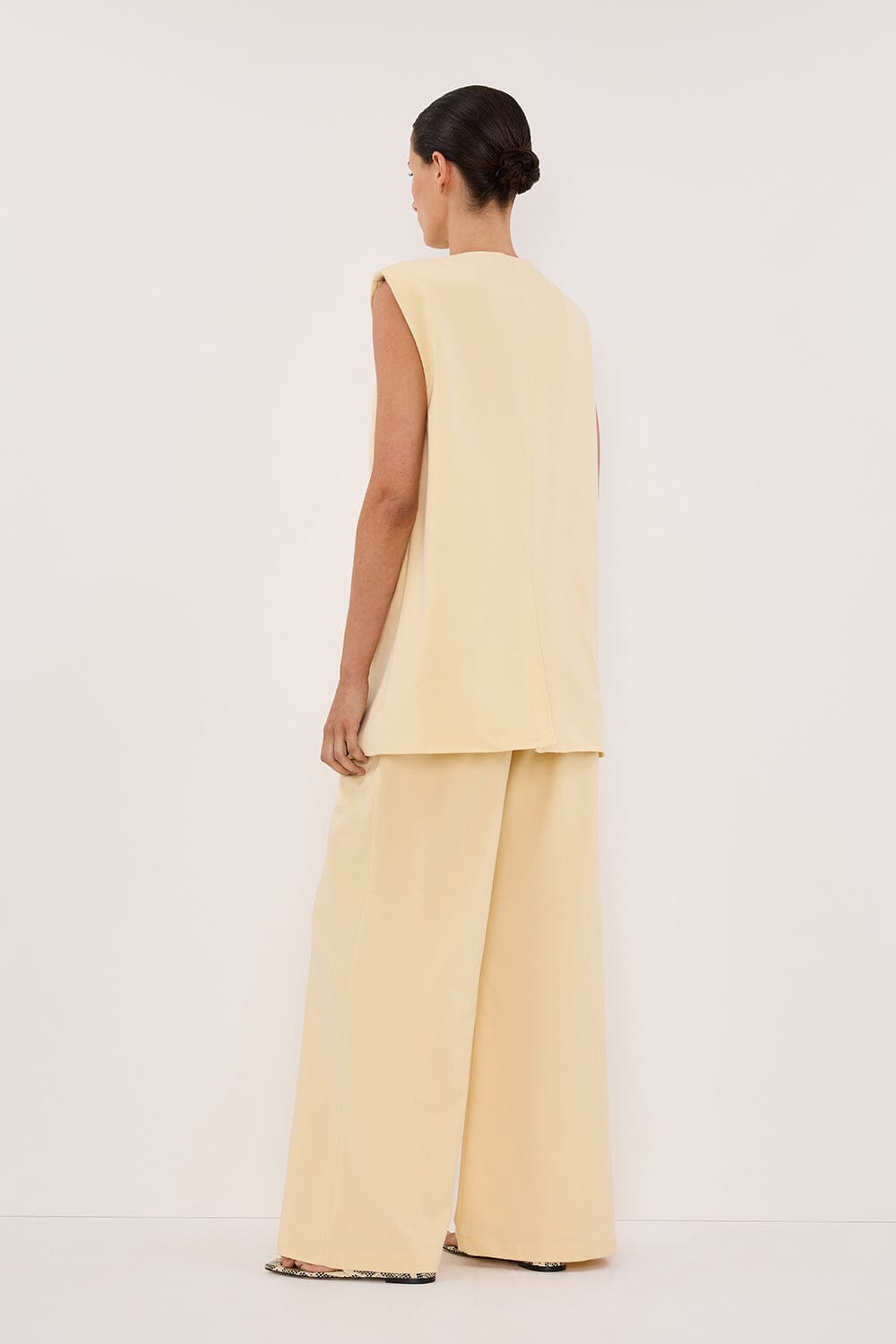 OLIVER DUNE SLEEVELESS VEST Clothing DISSH Boutiques 