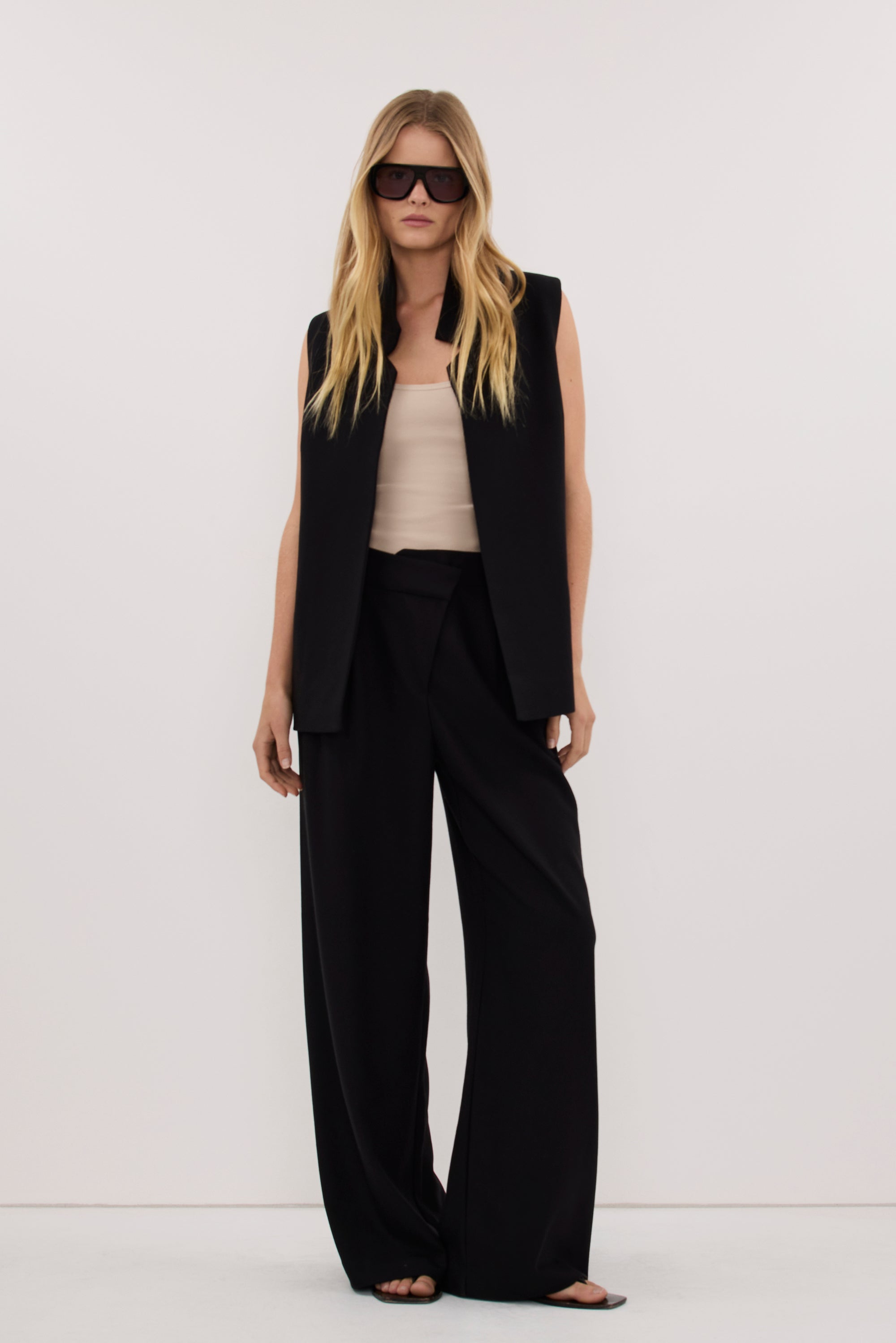 VIDA BLACK STAND COLLAR VEST TOP