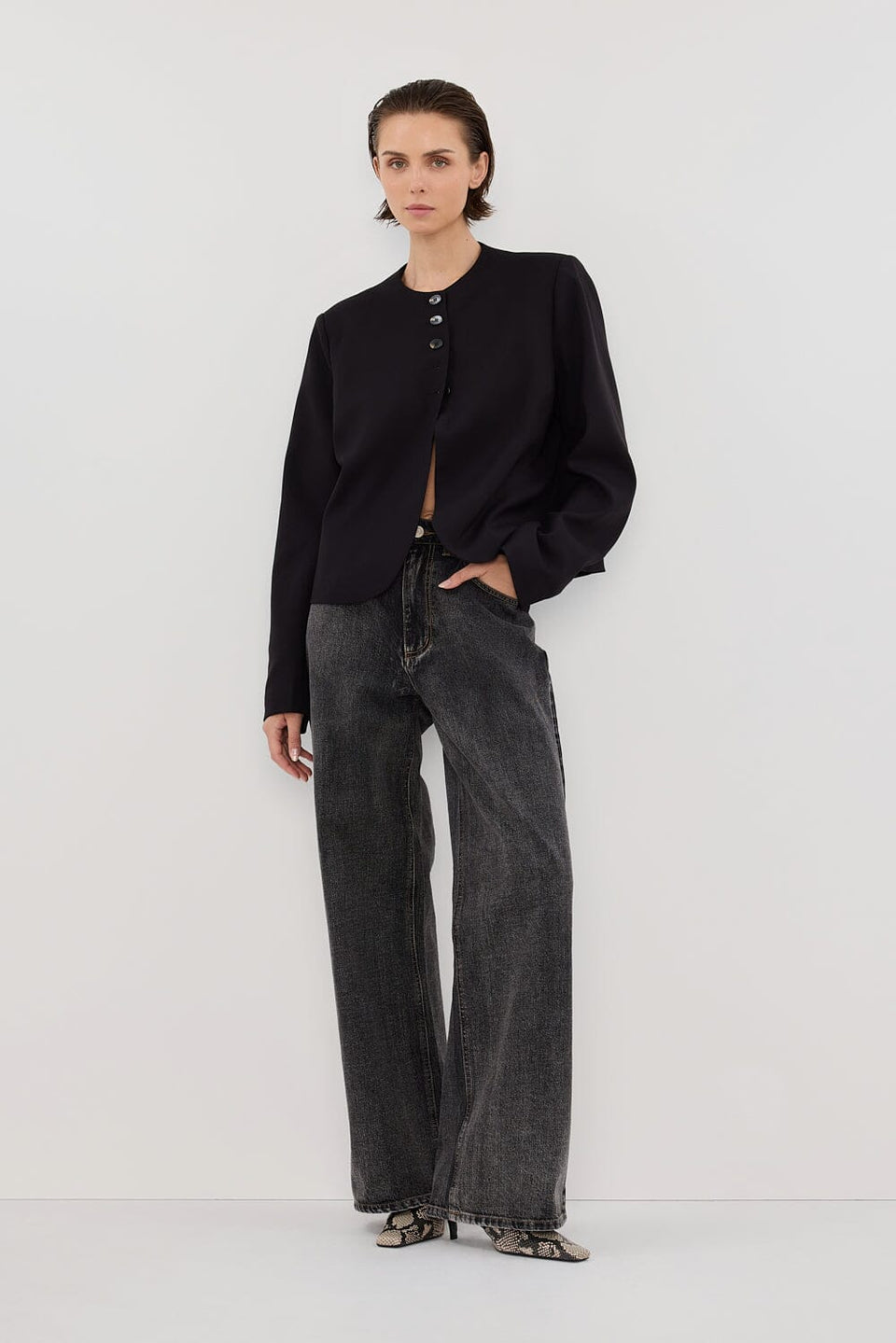 RYAN BLACK CROPPED BLAZER Clothing DISSH Boutiques 