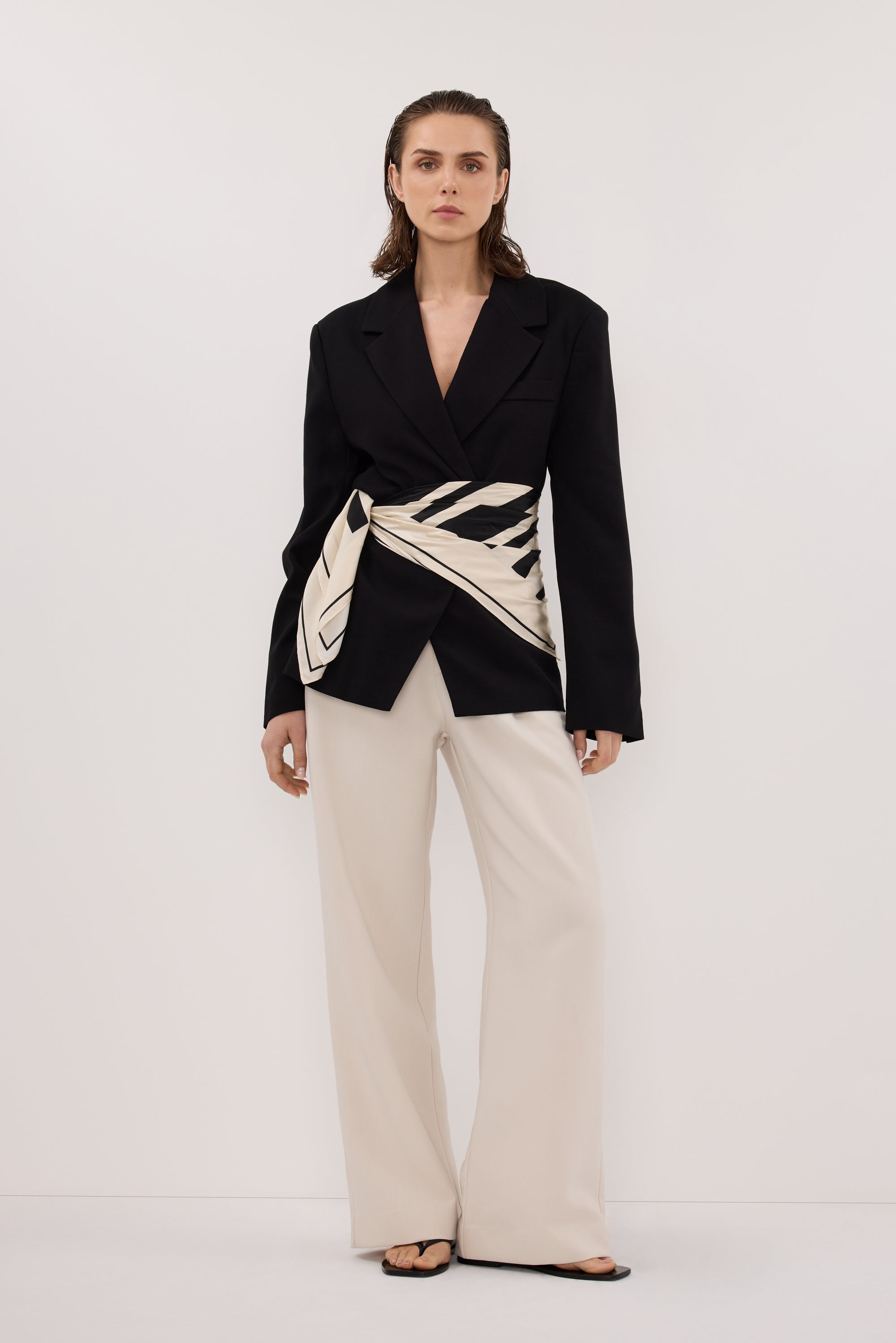 SURI BLACK CINCHED BLAZER