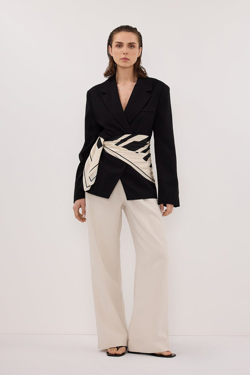 SURI BLACK CINCHED BLAZER Clothing DISSH Boutiques 