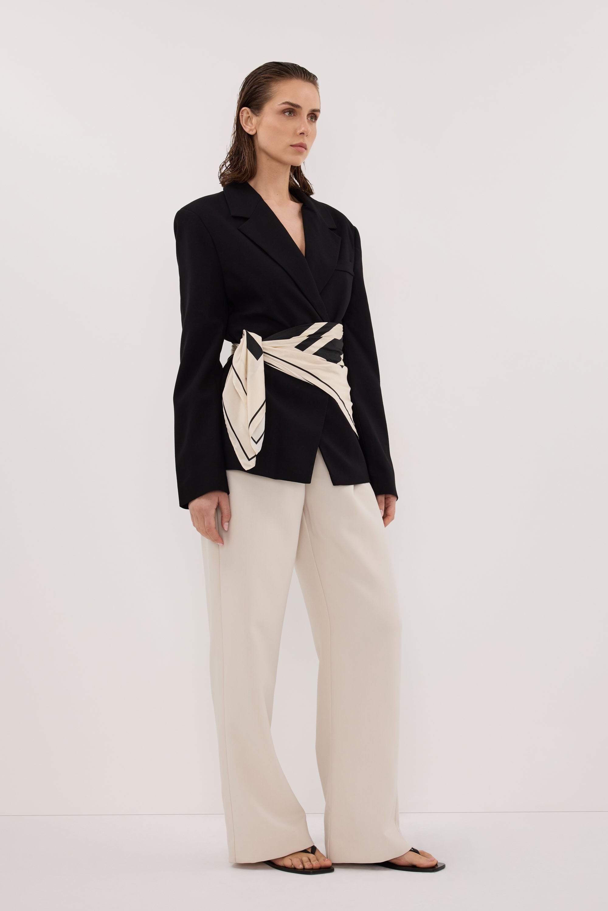 SURI BLACK CINCHED BLAZER