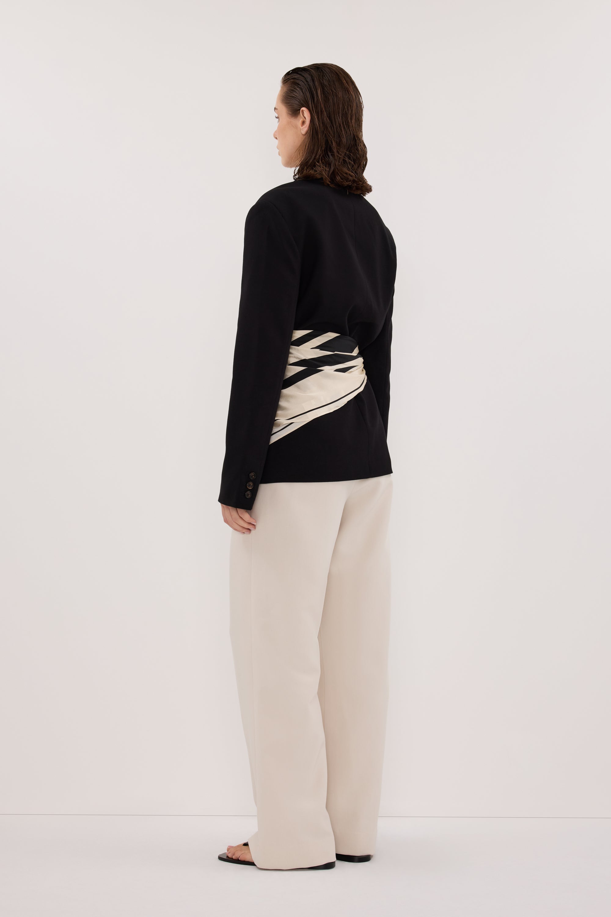 SURI BLACK CINCHED BLAZER