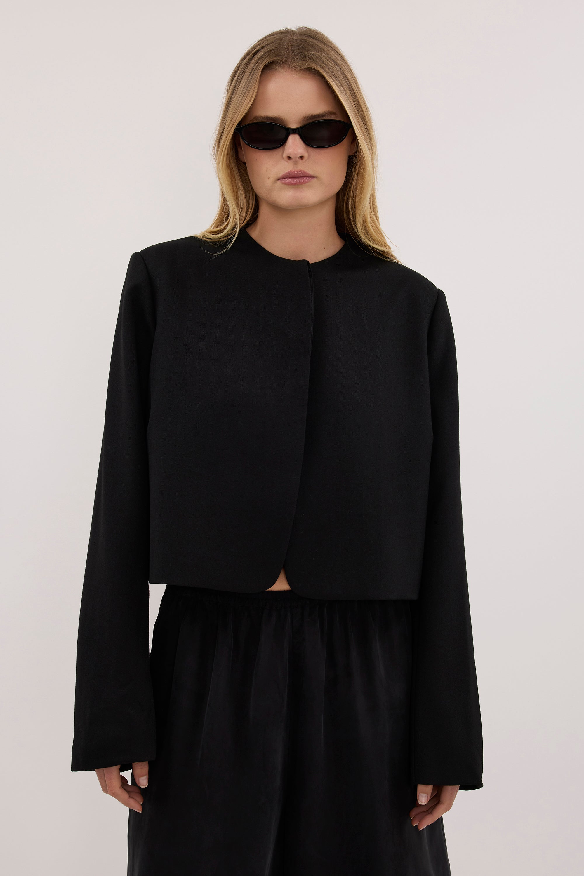 CYRUS BLACK CROPPED BLAZER