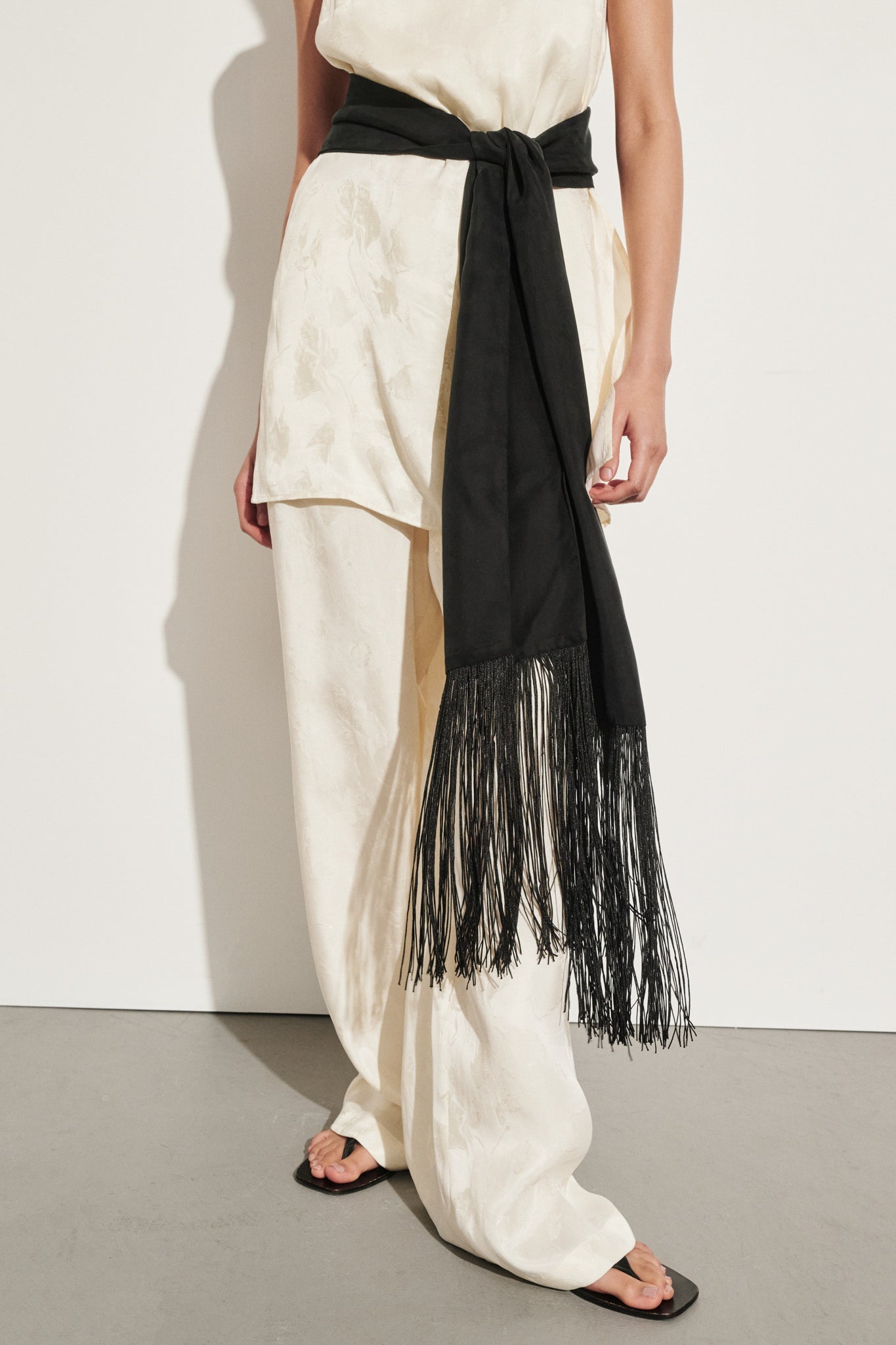 FIORA BLACK CUPRO FRINGE SCARF