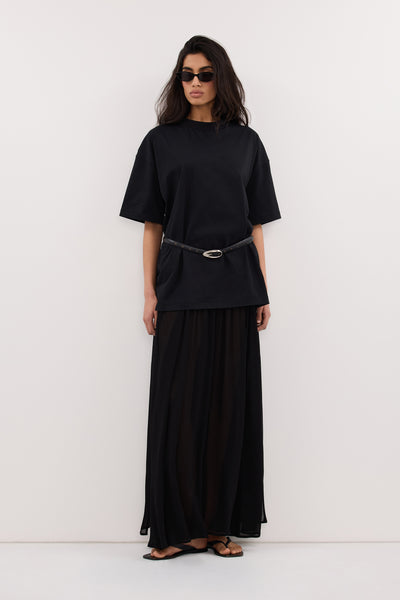 Anaya wearing SLOANE BLACK COTTON LONGLINE TEE