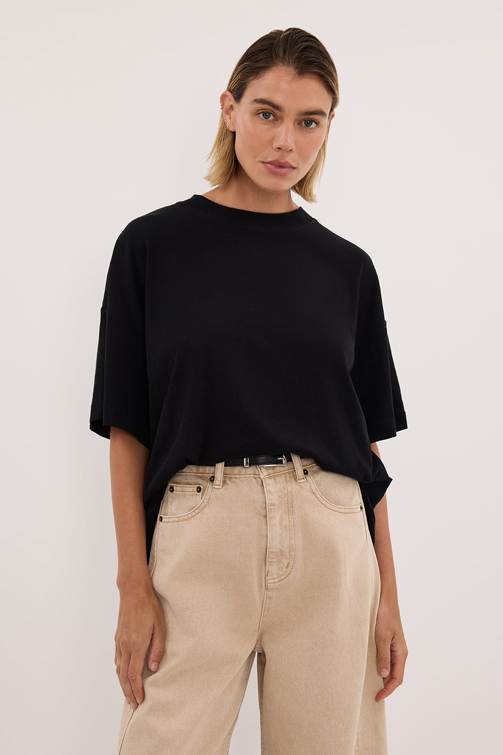 SLOANE BLACK COTTON LONGLINE TEE