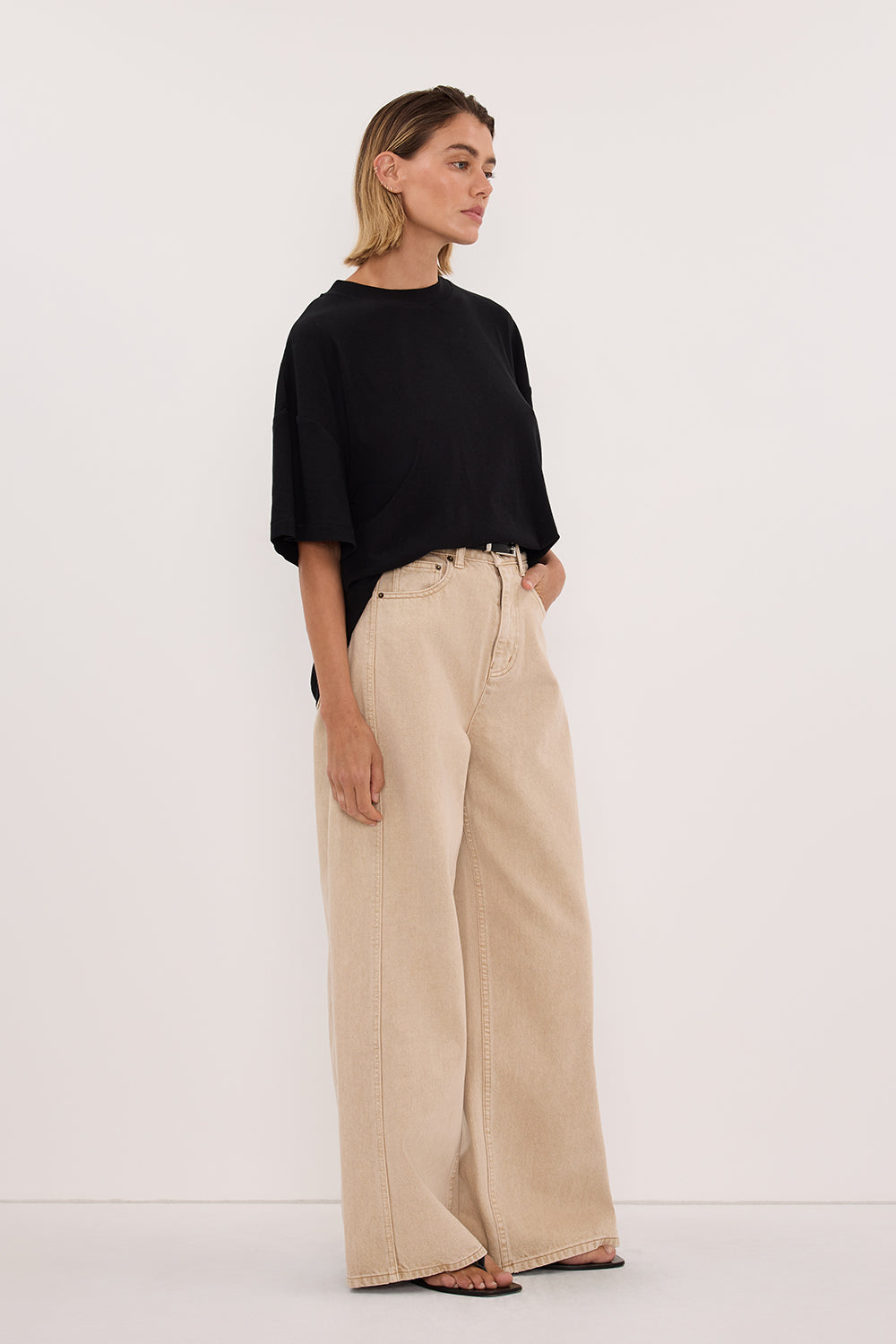 SLOANE BLACK COTTON LONGLINE TEE