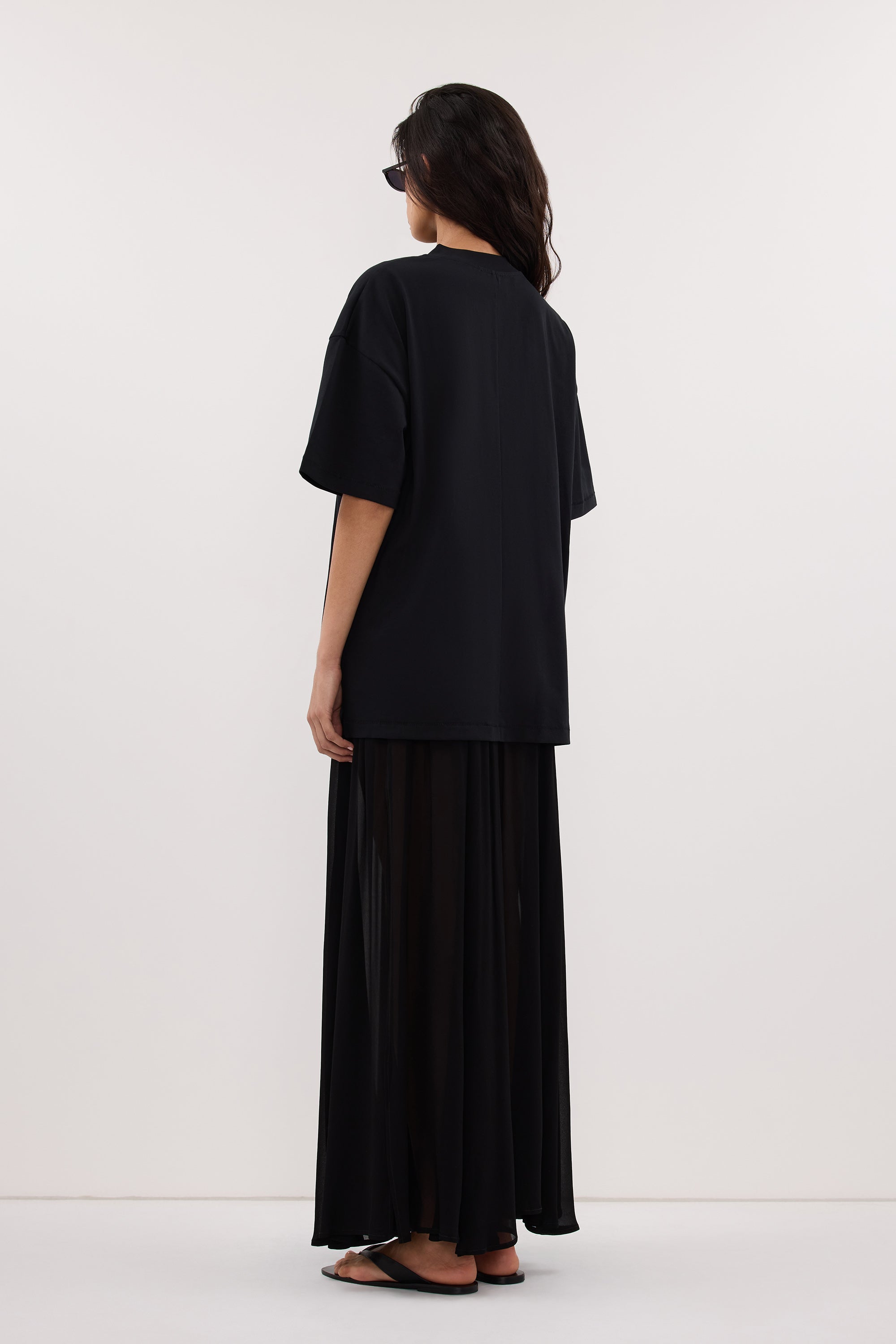 SLOANE BLACK COTTON LONGLINE TEE