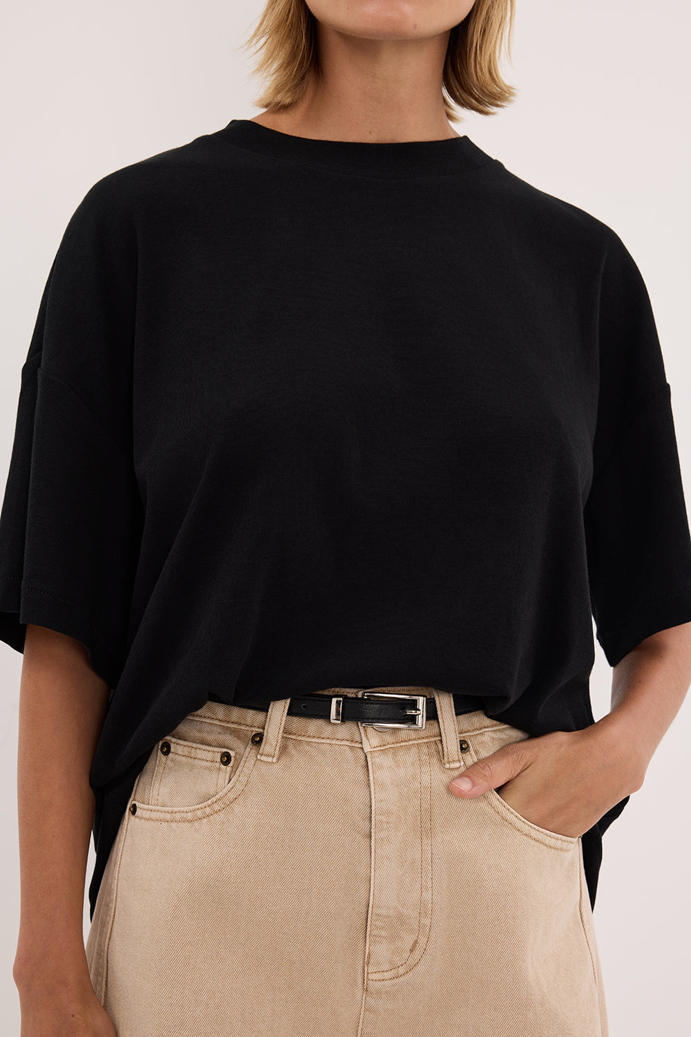 SLOANE BLACK COTTON LONGLINE TEE