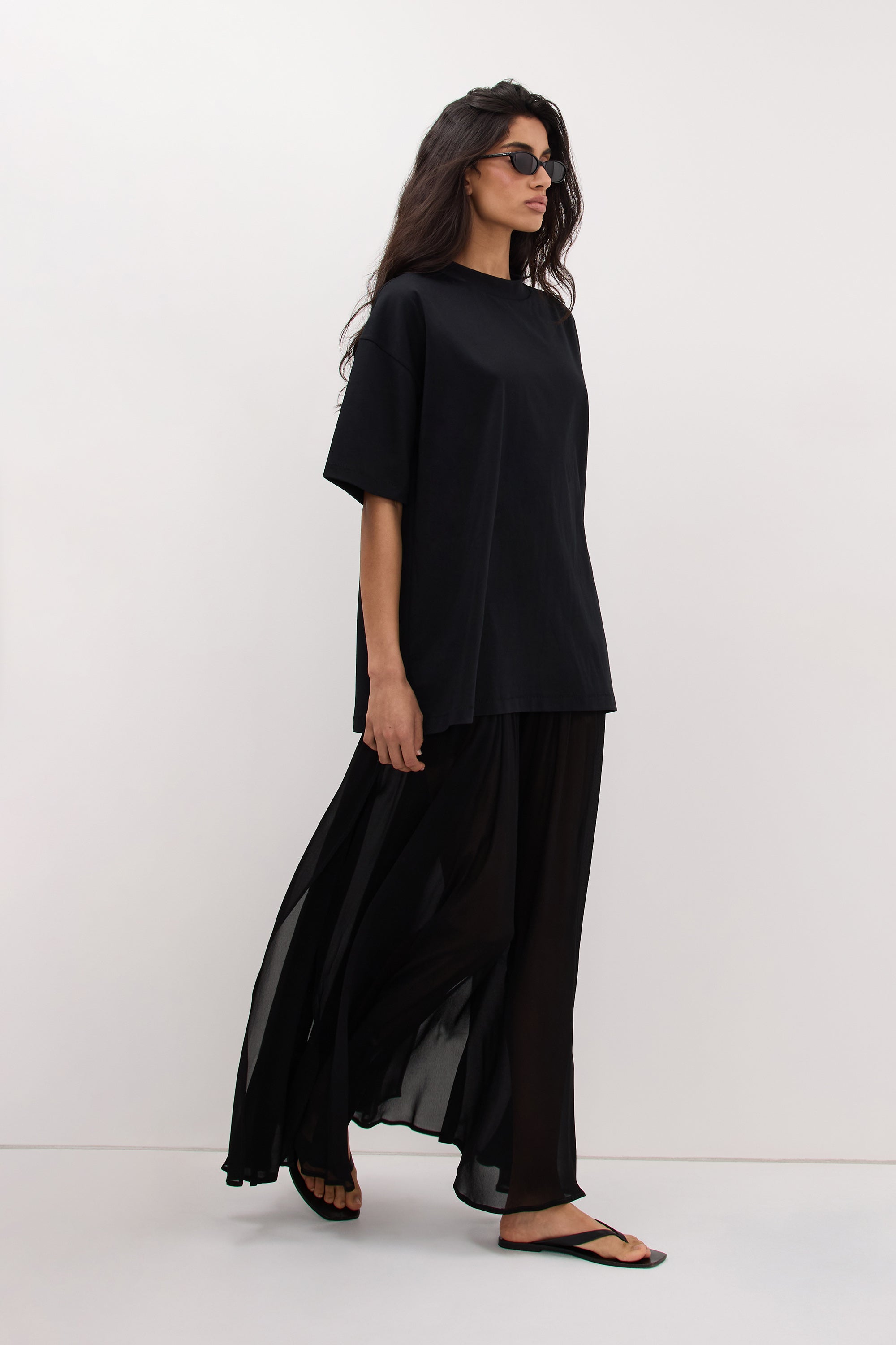 SLOANE BLACK COTTON LONGLINE TEE