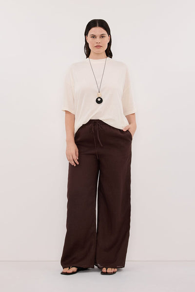 Jasmine wearing SLOANE CREAM COTTON LONGLINE TEE