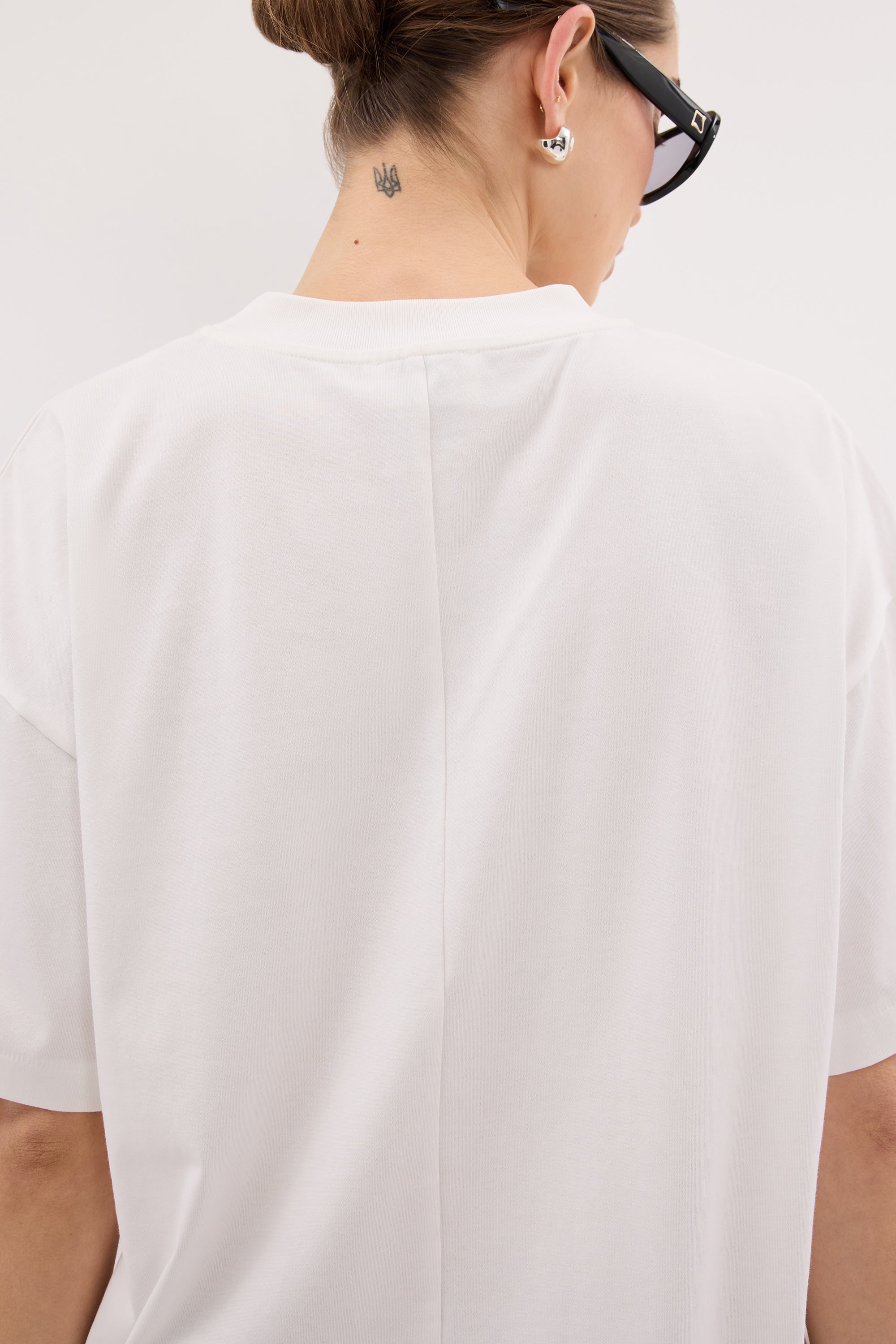 TYRA WHITE BOYFRIEND TEE