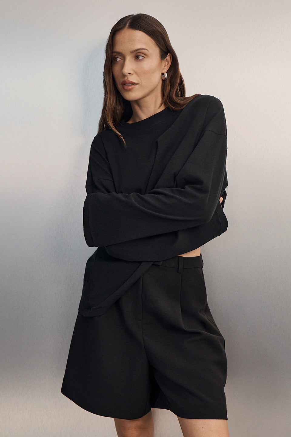 SLOANE BLACK LONG SLEEVE CREW KNIT TOP