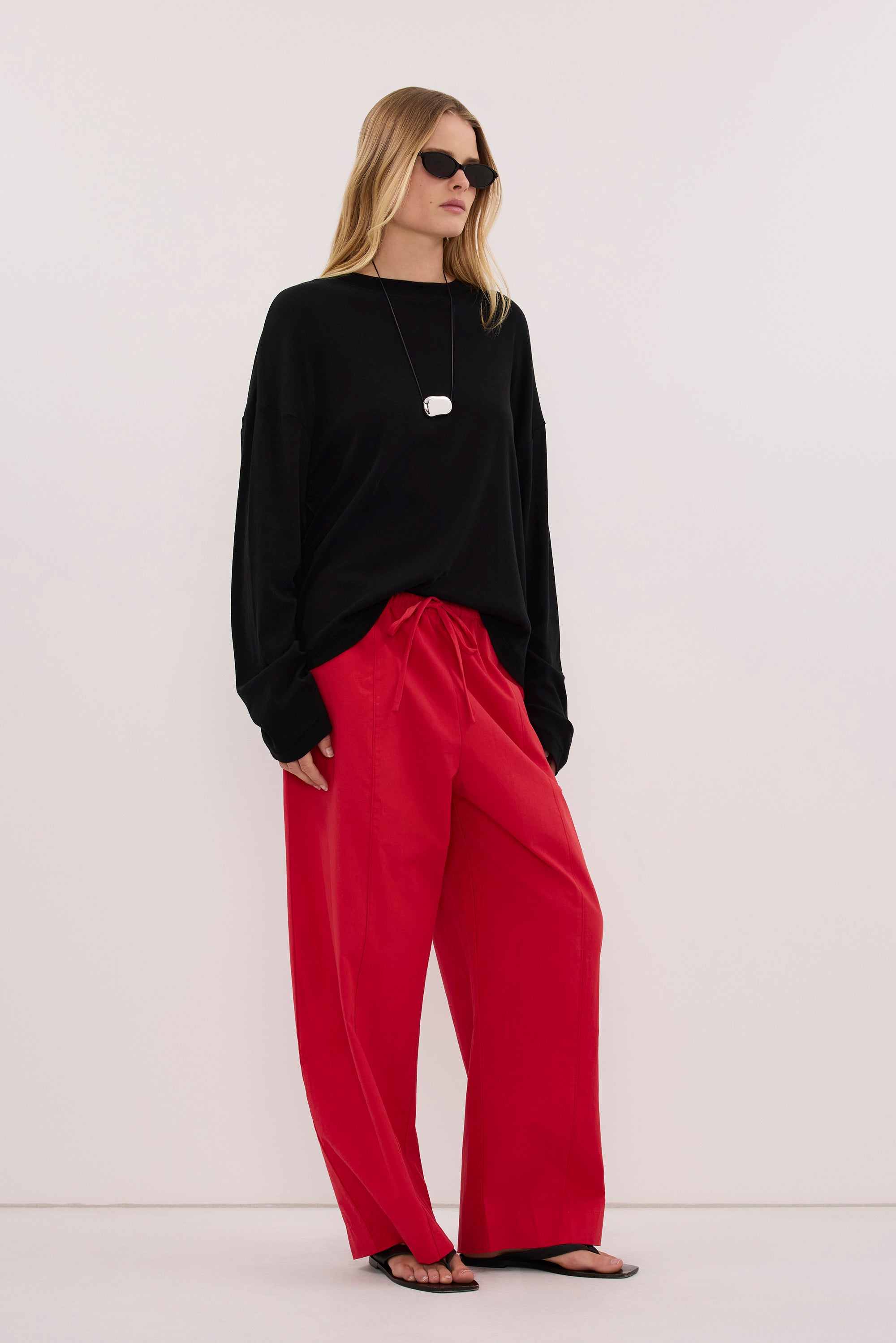 SLOANE BLACK LONG SLEEVE CREW KNIT TOP
