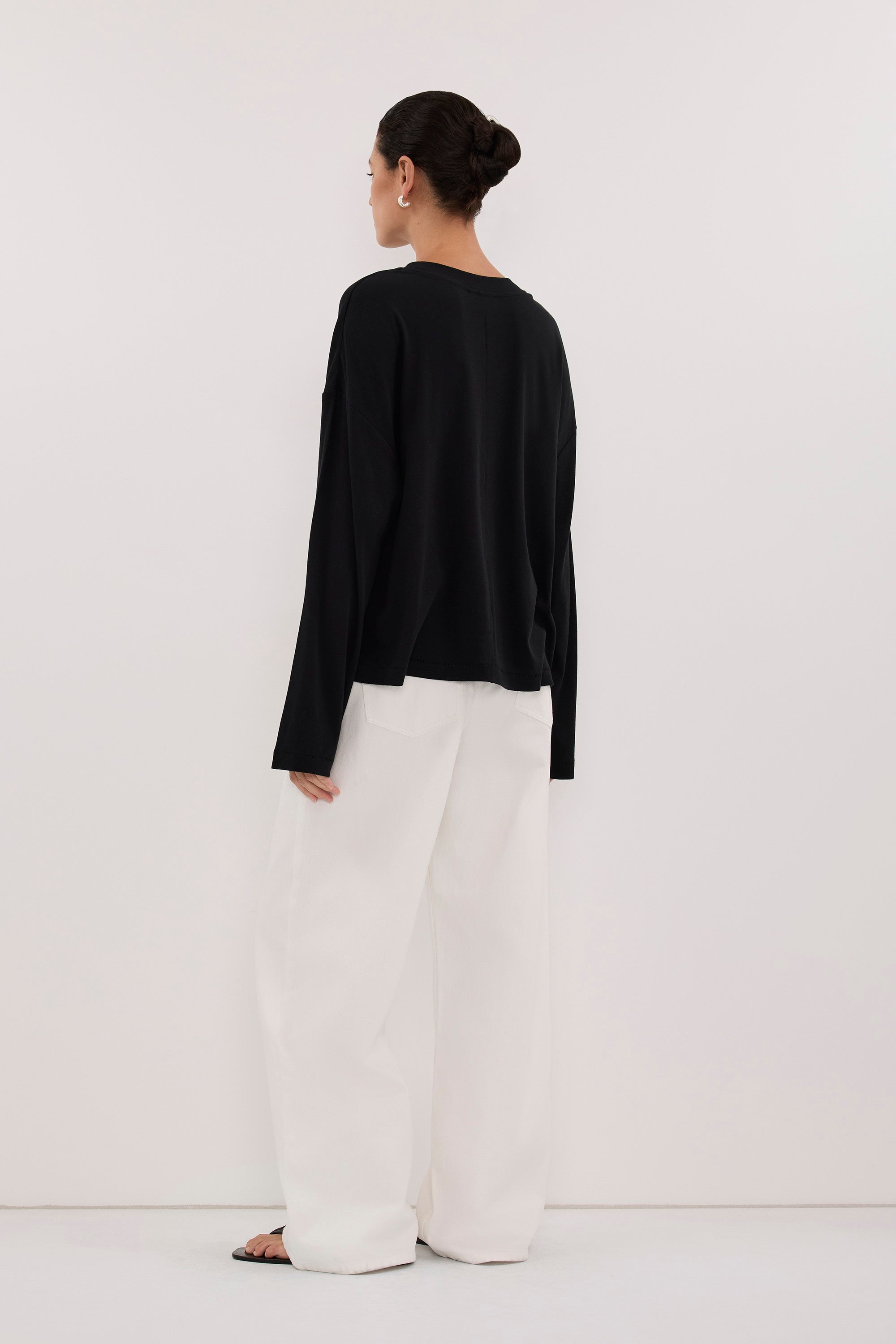SLOANE BLACK LONG SLEEVE CREW KNIT TOP