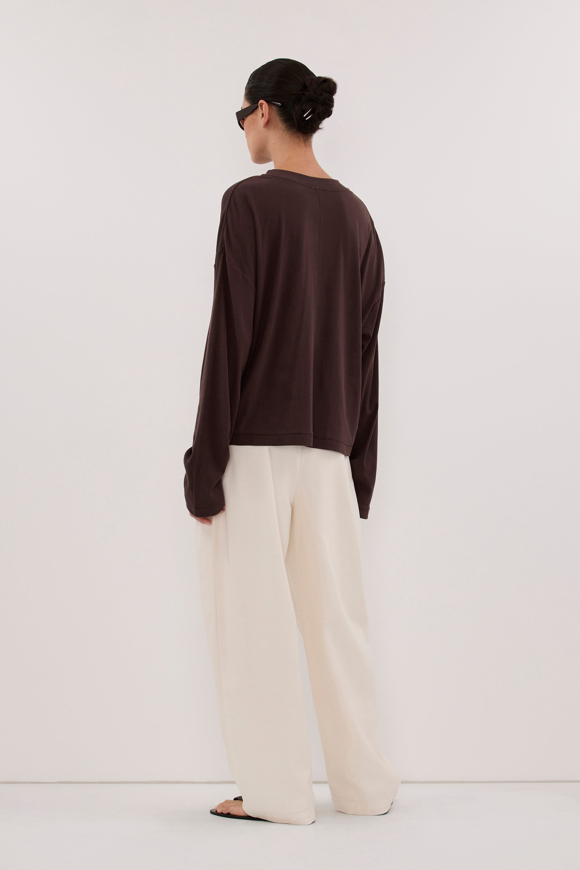 SLOANE CHOC LONG SLEEVE CREW KNIT TOP