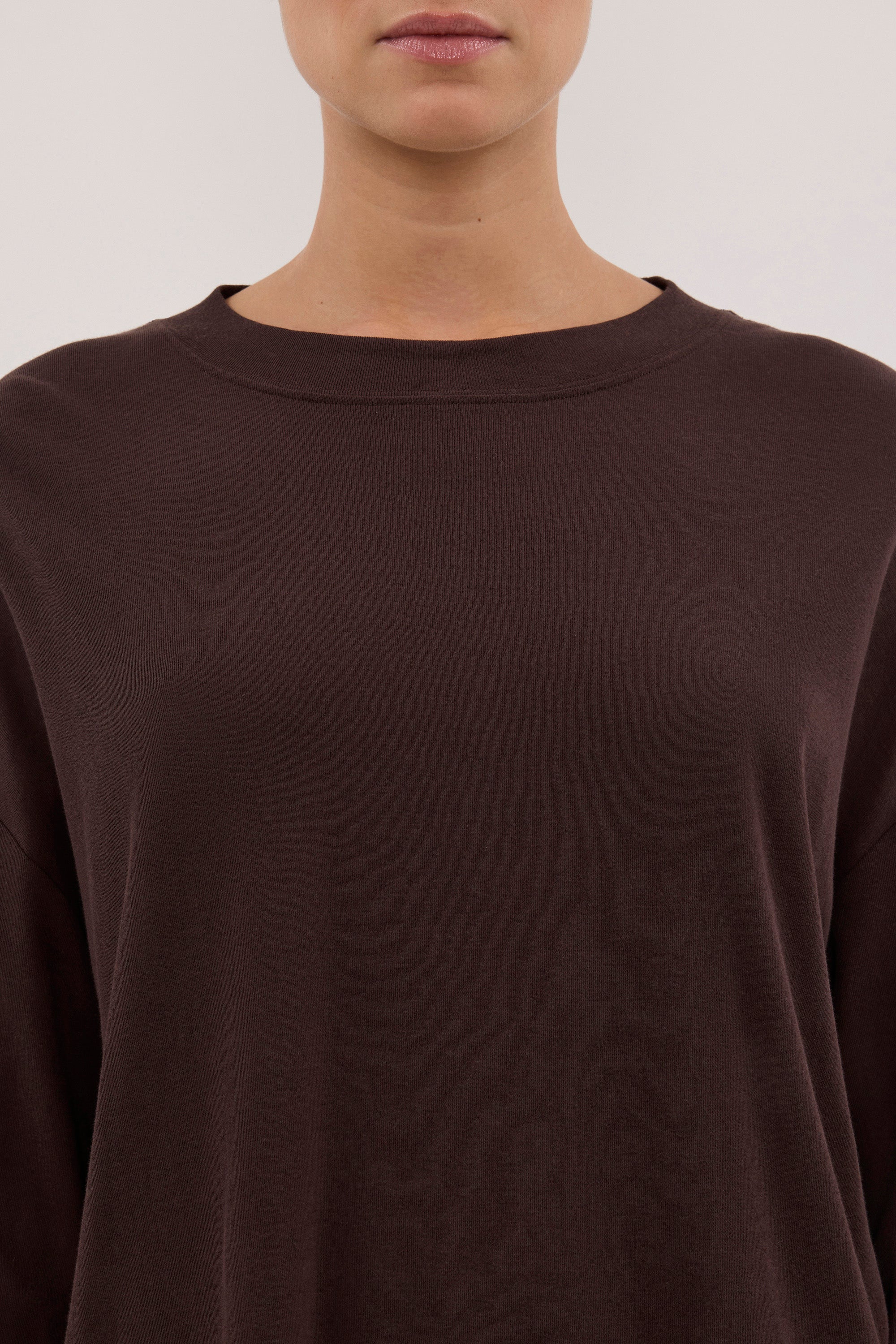 SLOANE CHOC LONG SLEEVE CREW KNIT TOP
