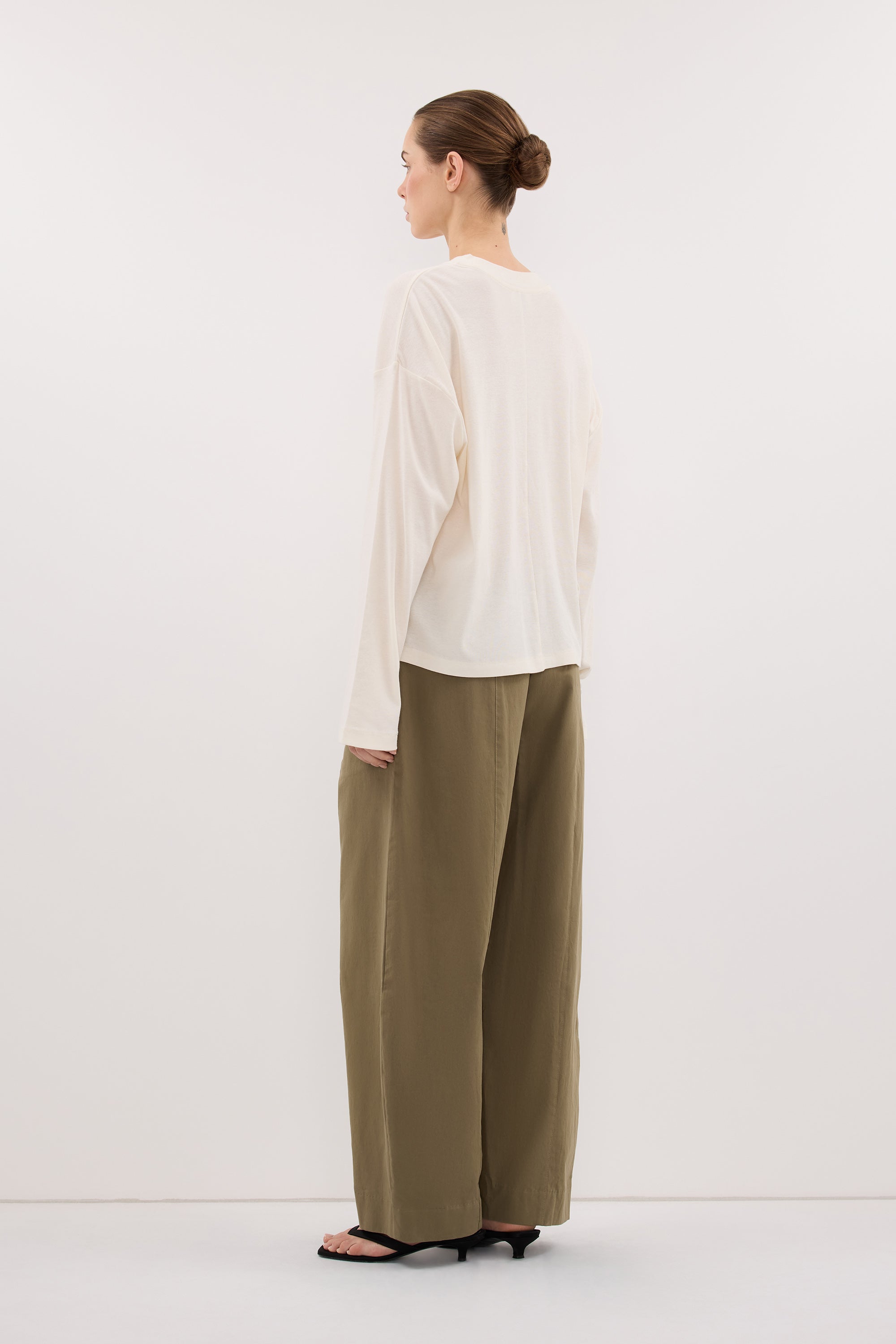 SLOANE CREAM LONG SLEEVE CREW KNIT TOP