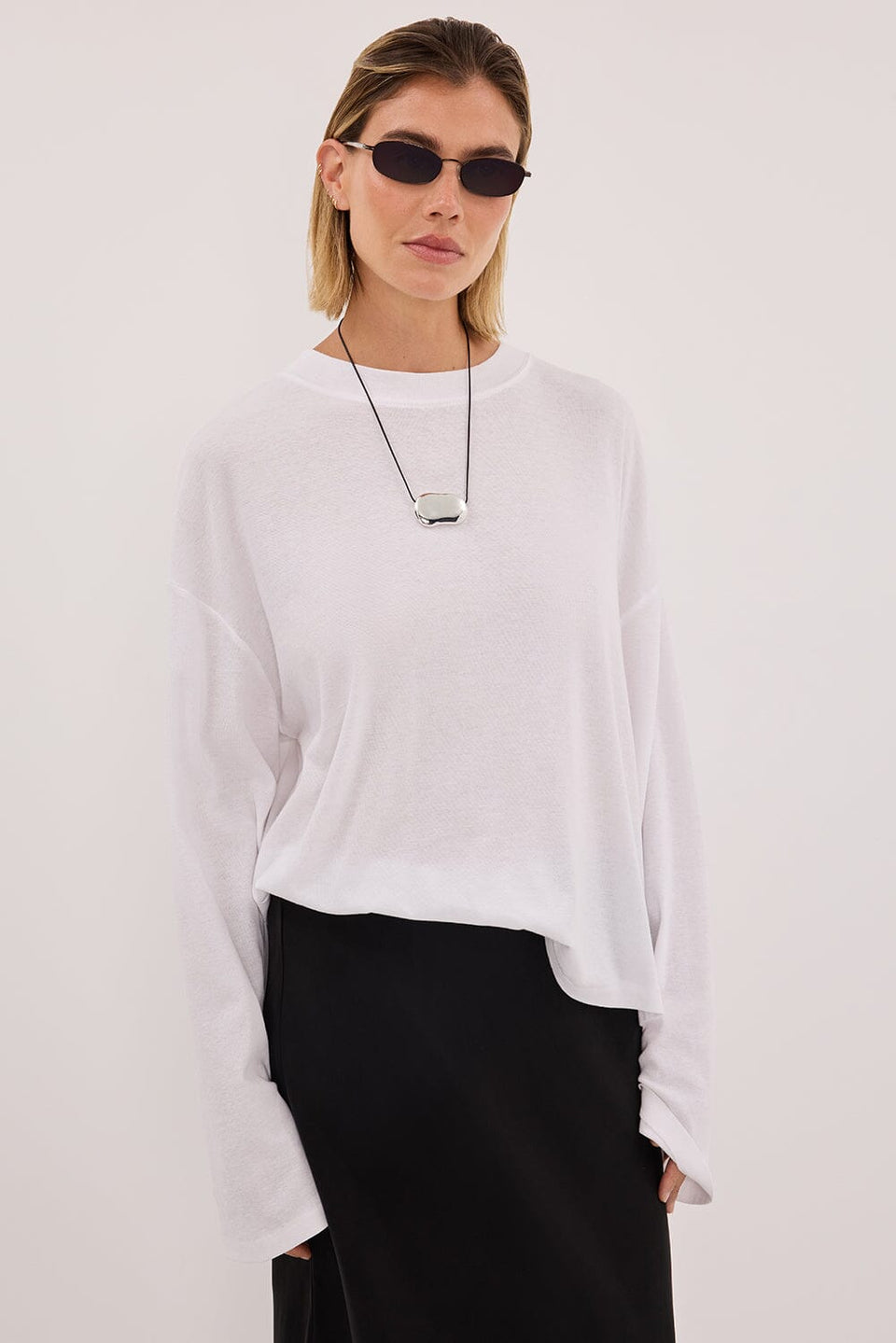SLOANE WHITE LONG SLEEVE CREW KNIT TOP